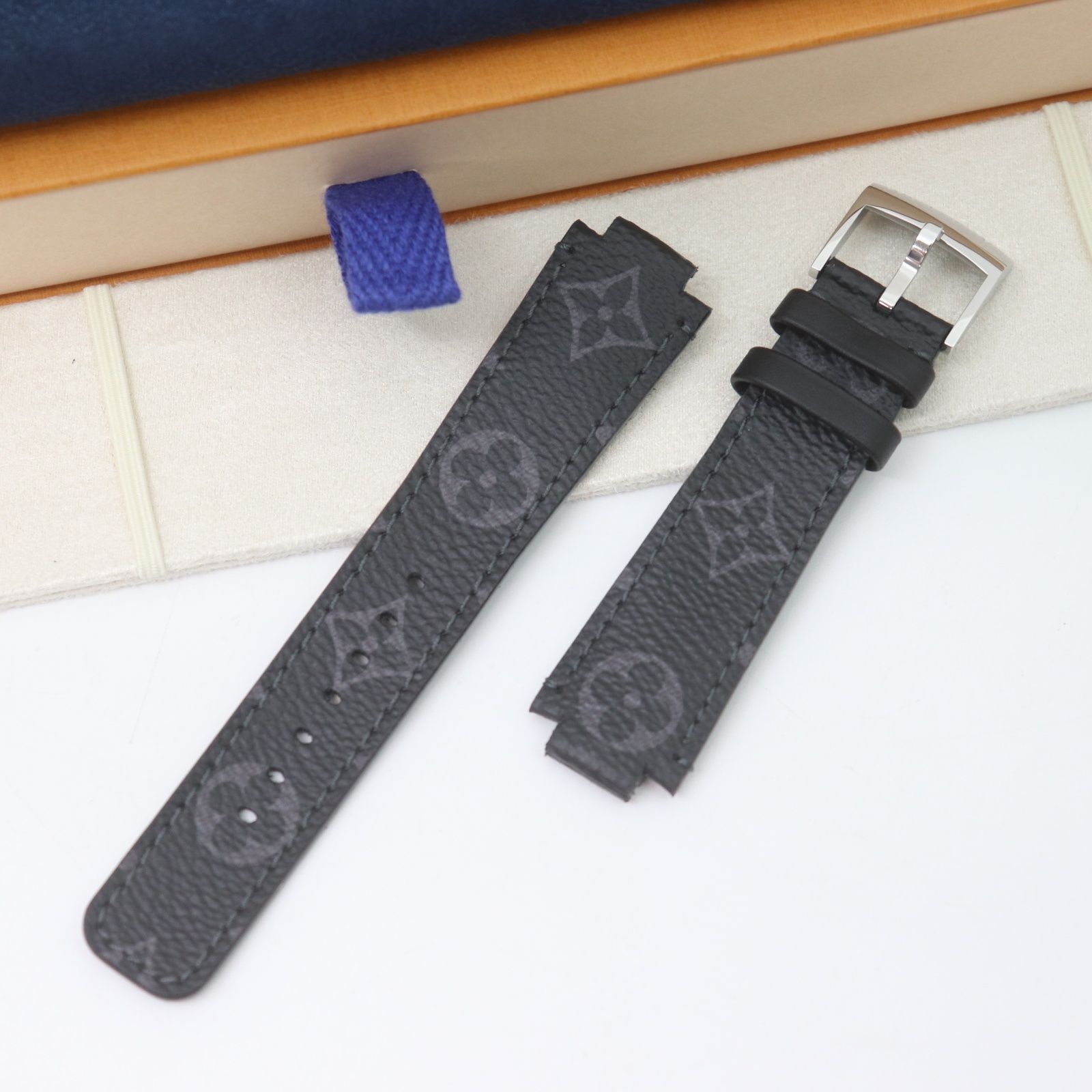 ITF0N4Q9H1W4 未使用 LOUIS VUITTON ルイヴィトン モノグラム エクリプス タンブール R15441 替えベルト キャンバス ストラップ L 箱 ITF0N4Q9H1W4 未使用 LOUIS VUITTON ルイヴィトン モノグラム