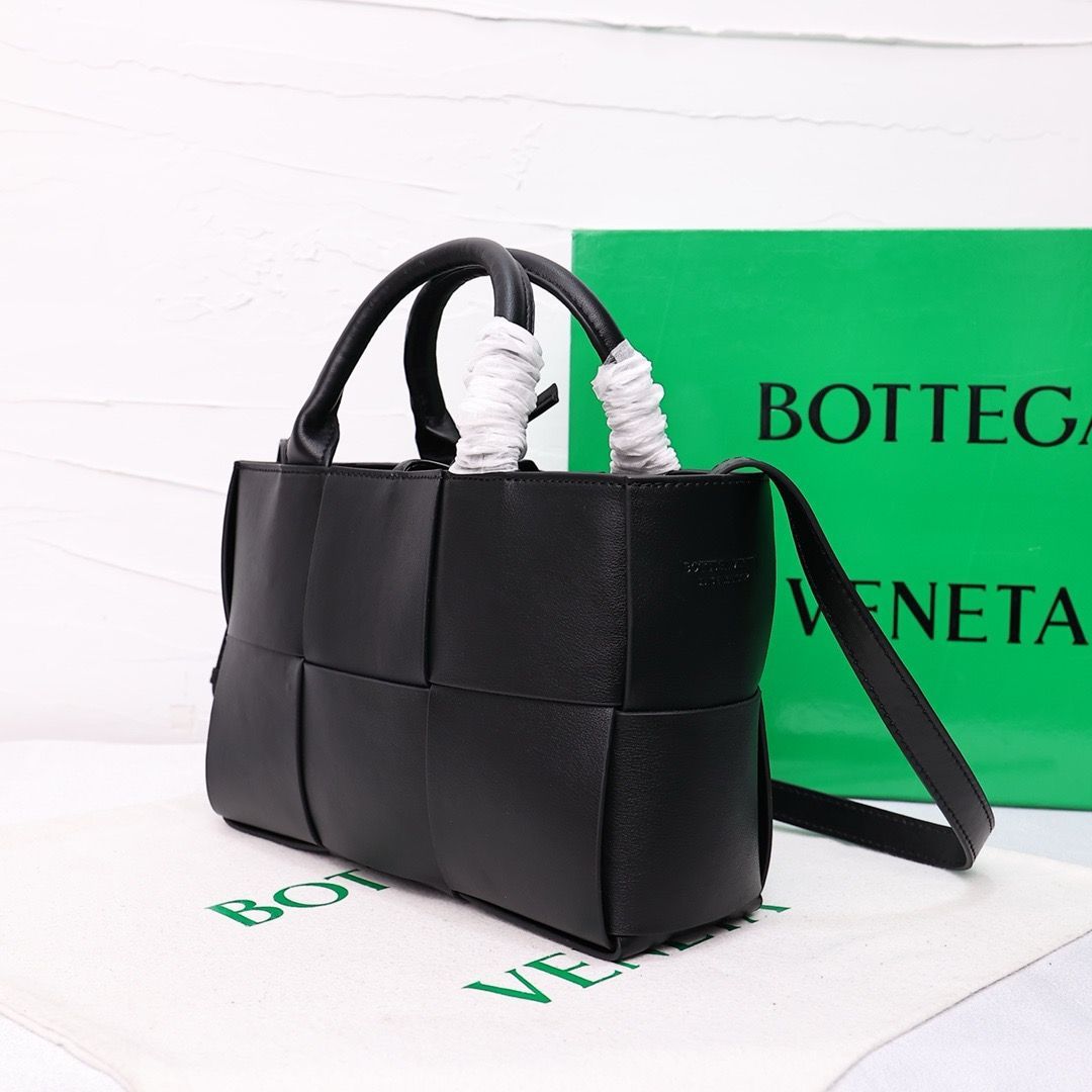 BOTTEGA VENETA ミニ アルコ トートバッグ 黒