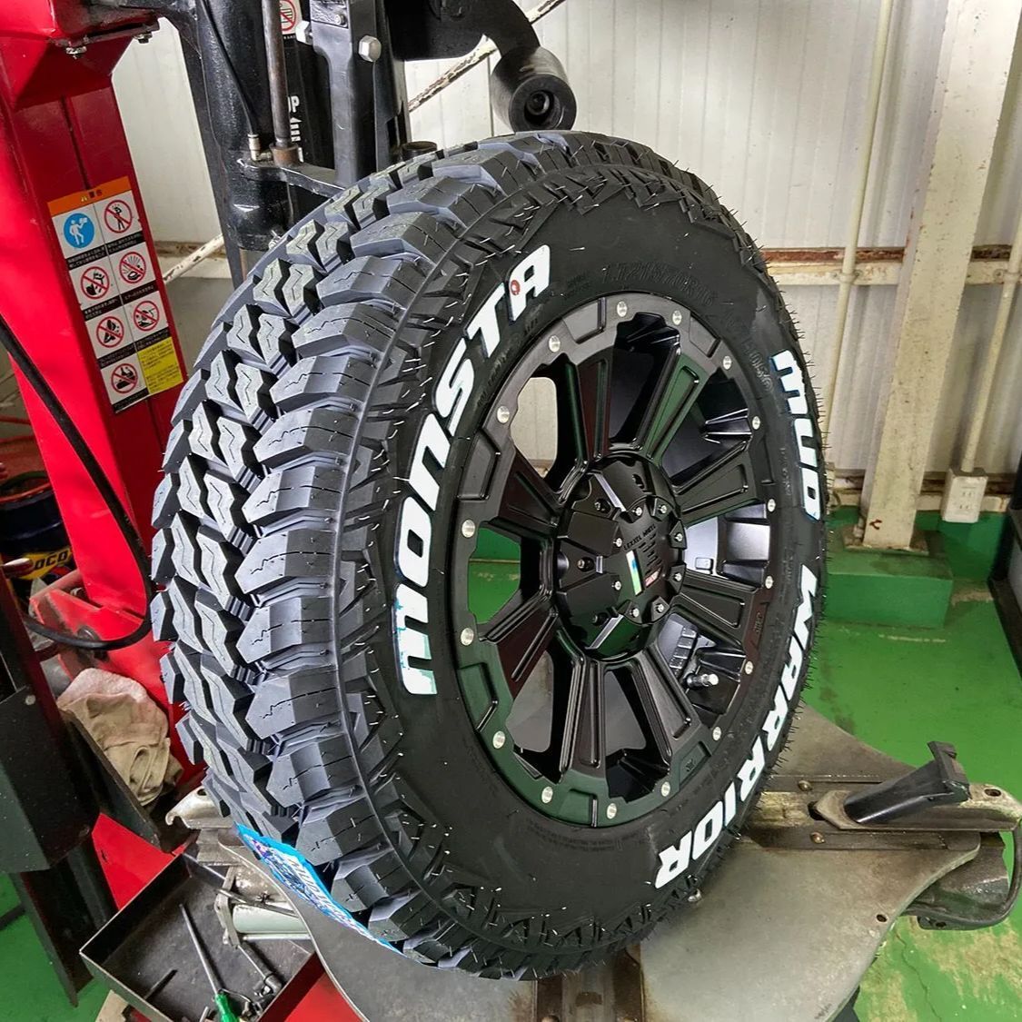 非課税デリカD5 エクストレイル CHR クロスロード ジューク タイヤホイール 16インチ SwaGGer マッドスター 215/65R16 215/70R16 ホワイトレター ラジアルタイヤ