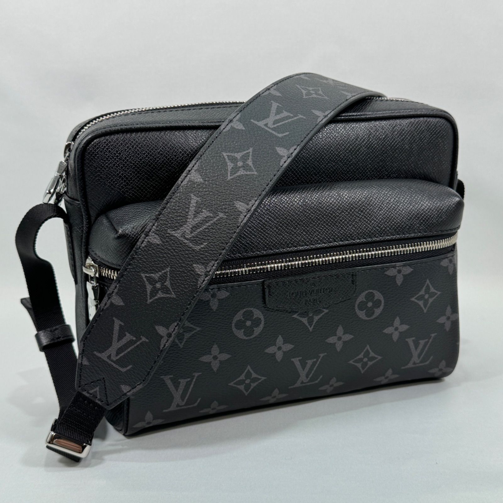 【ルイヴィトン】アウトドアメッセンジャーPM タイガ レザー LOUIS VUITTON ルイヴィトン アウトドア・メッセンジャーPM