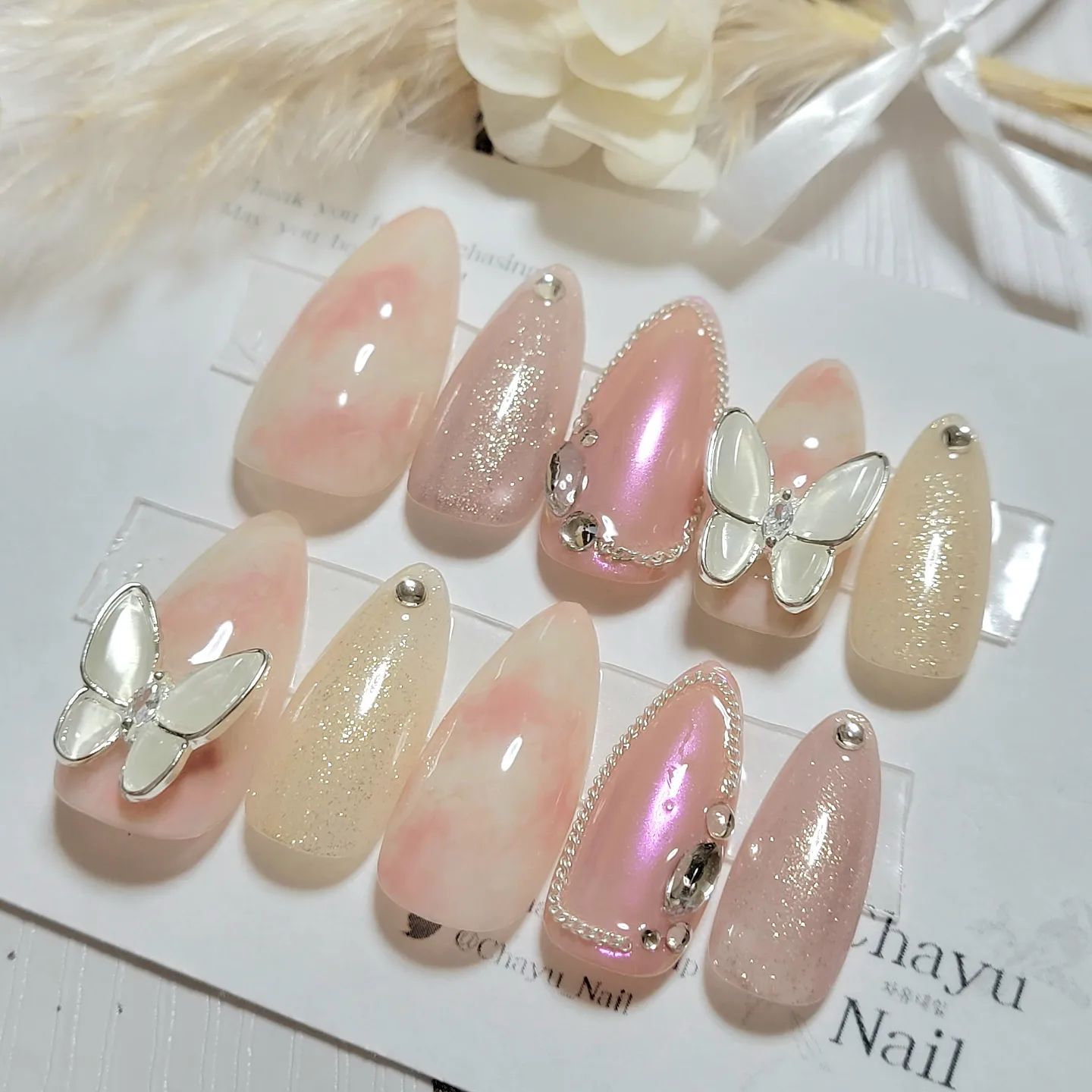 チューリップネイル　ニュアンスネイル　ネイルチップ　蝶々ネイル 蝶々 ピンク ネイルチップ - メルカリ