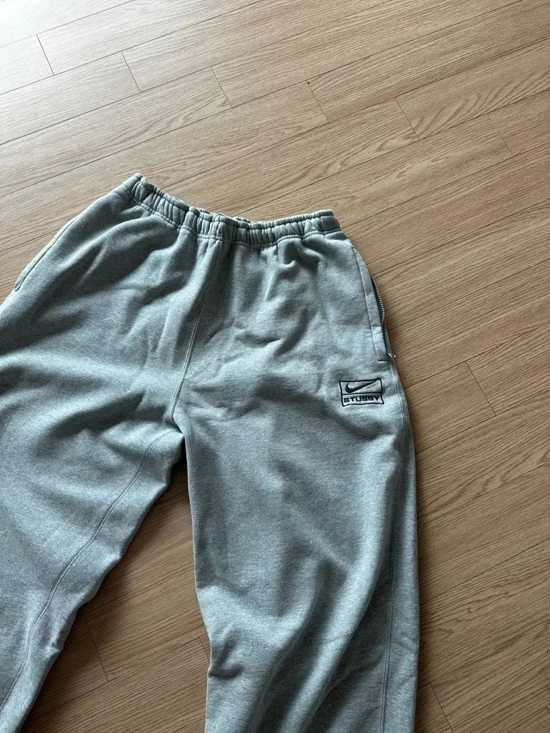 Nike stussyコラボ　スウェットパンツ XL フリース 23FW STUSSY x NIKE STONE WASHED FLEECE PANT GREY HEATHER
