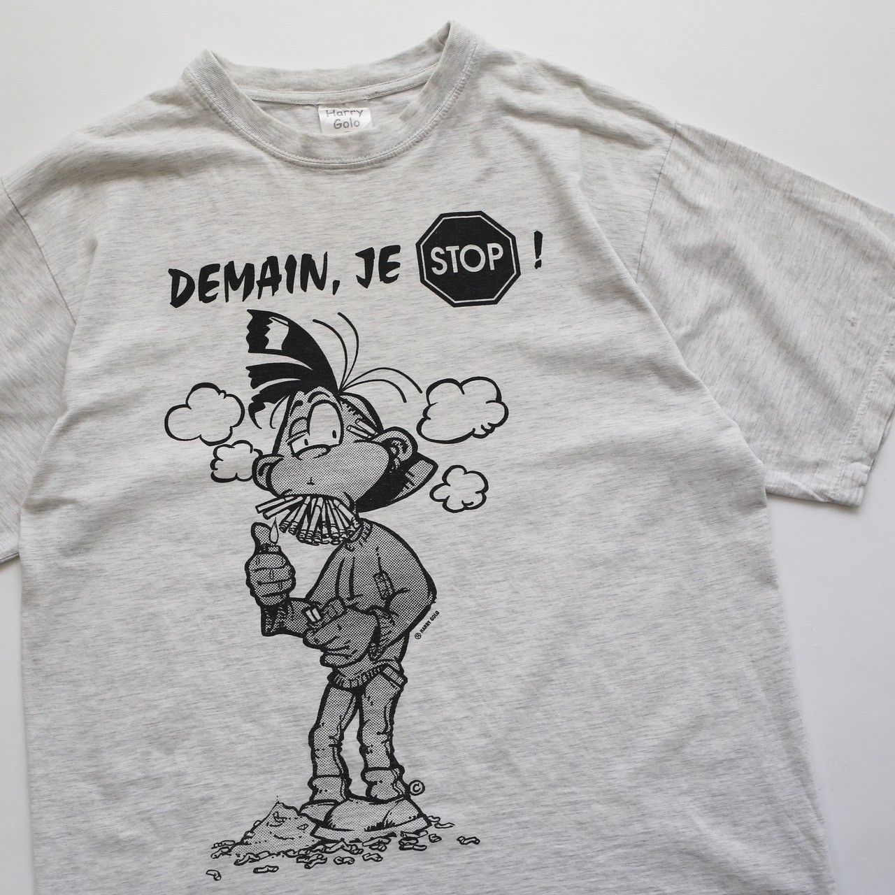 ヘビースモーカー 明日から禁煙するぜ！ キャラクター イラスト Tシャツ プリント XLサイズ ホワイトグレー 古着 【UR-0528】