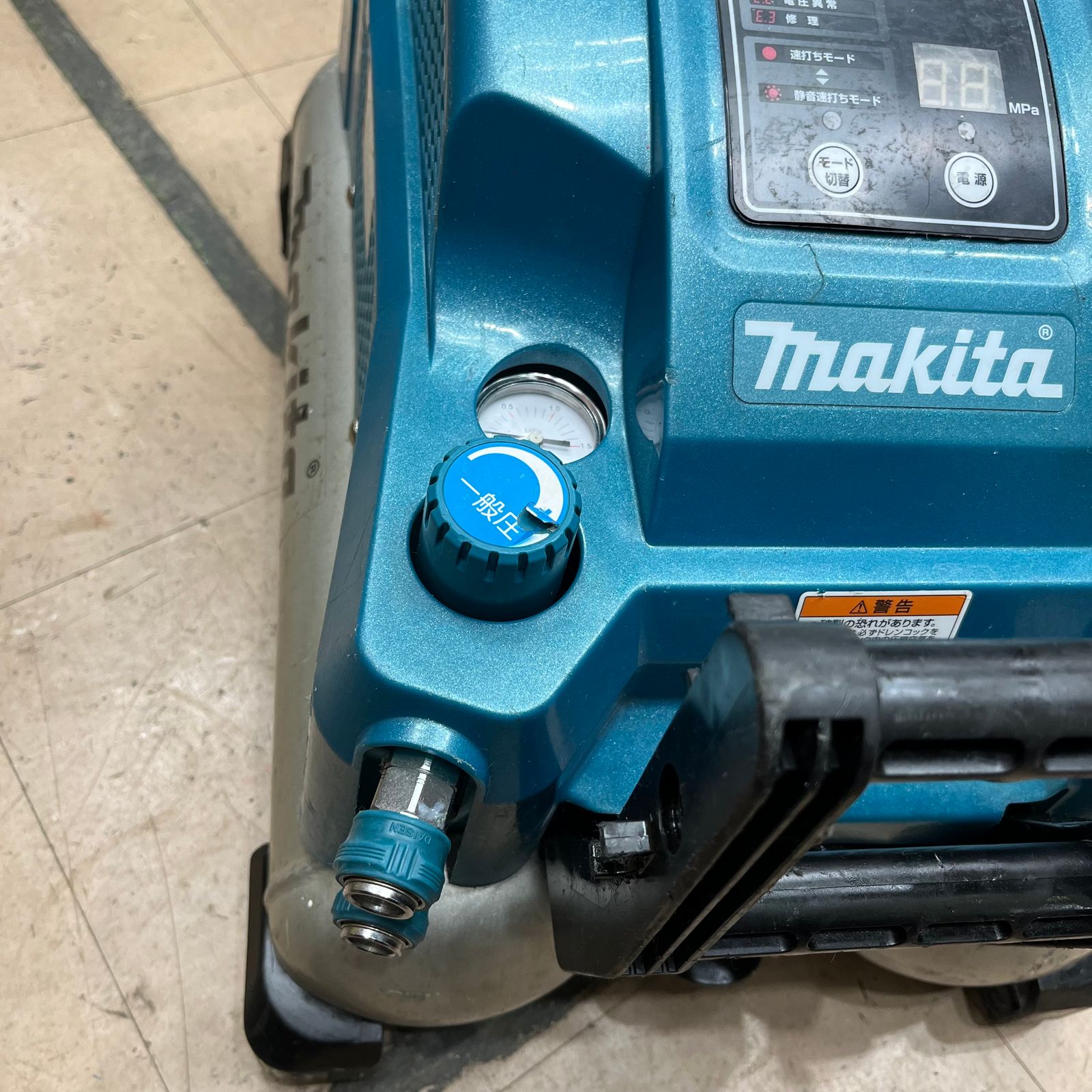 ☆マキタ(makita) エアコンプレッサー AC461XLK キー無し 足ゴム部1個 