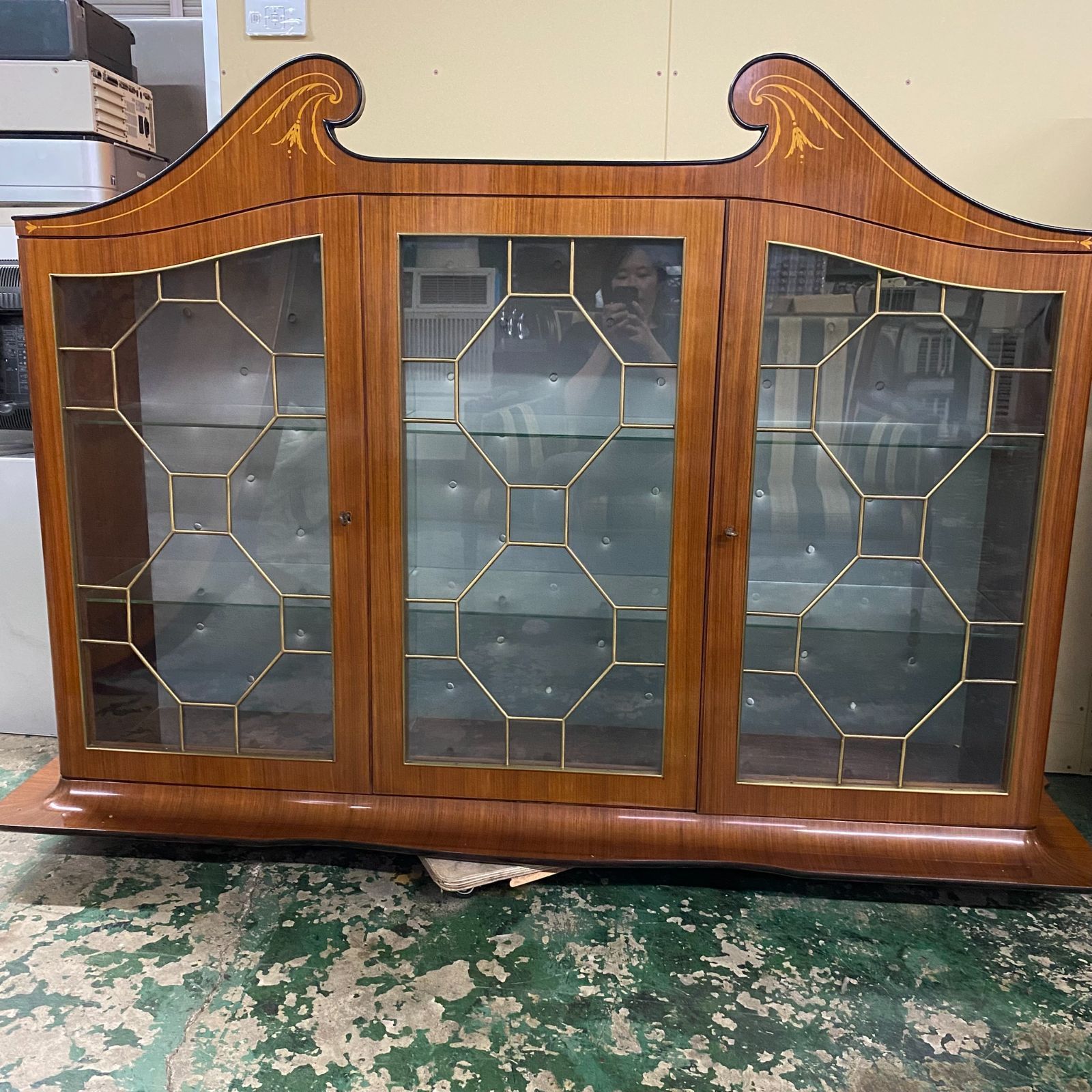 アンティークキャビネット 猫脚 引取り