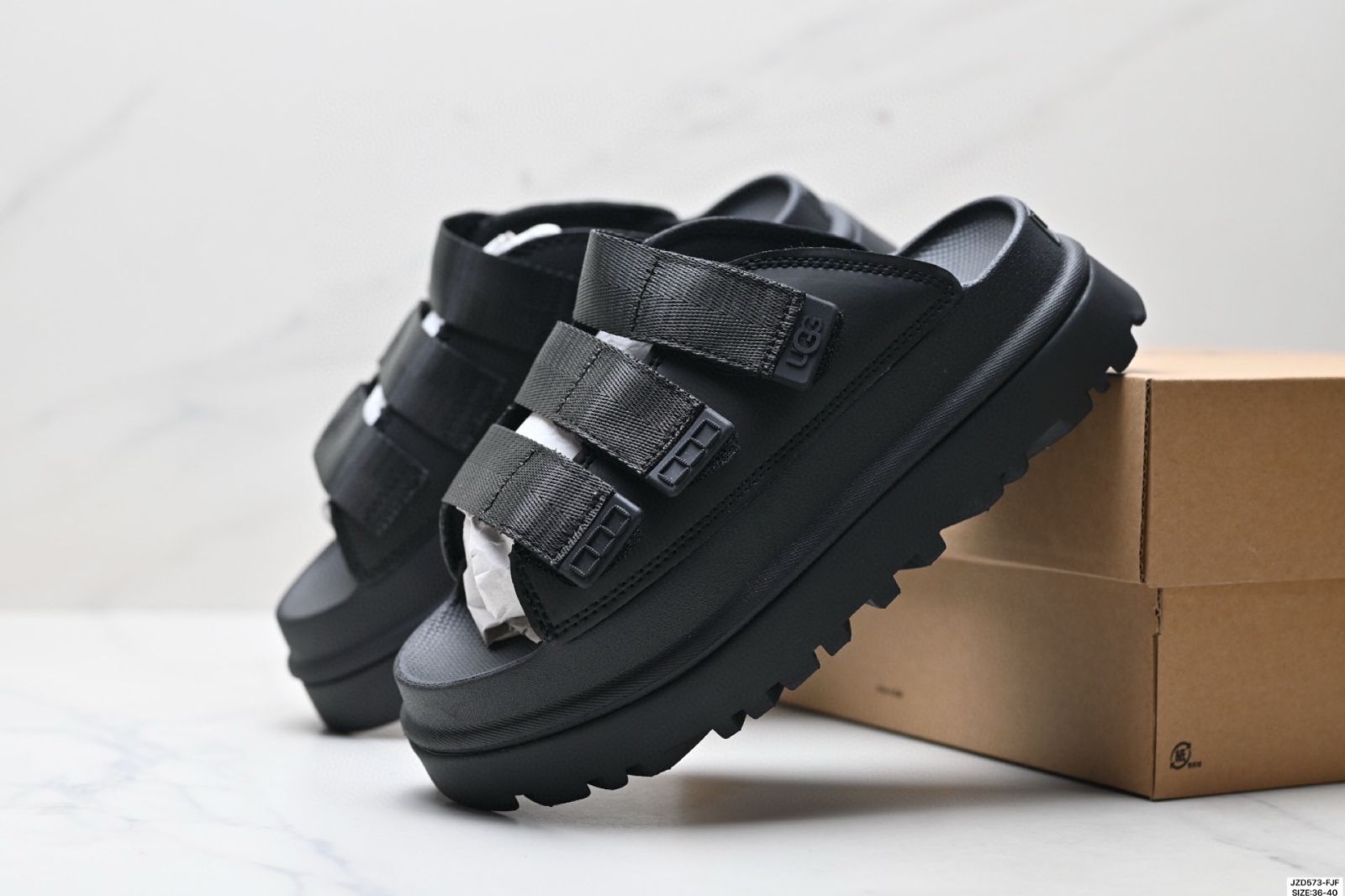 UGG マジックテープ 黒色 女性サンダル 39サイズ 新品未使用 元箱付き 今日特価】UGG 夏の新作 レディースゴールドシリーズ 厚底