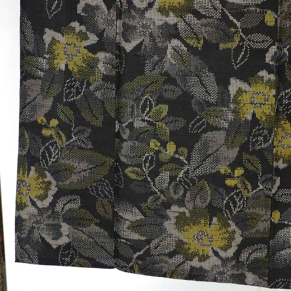 紬 身丈154cm 裄63cm 前幅23cm 後幅29.5cm 袖丈50cm 袖幅32cm レディース 単衣 花柄 裄Mサイズ 初夏 初秋用 正絹 シルク ブラック リメイク リユース リサイクル 呉服のきくや