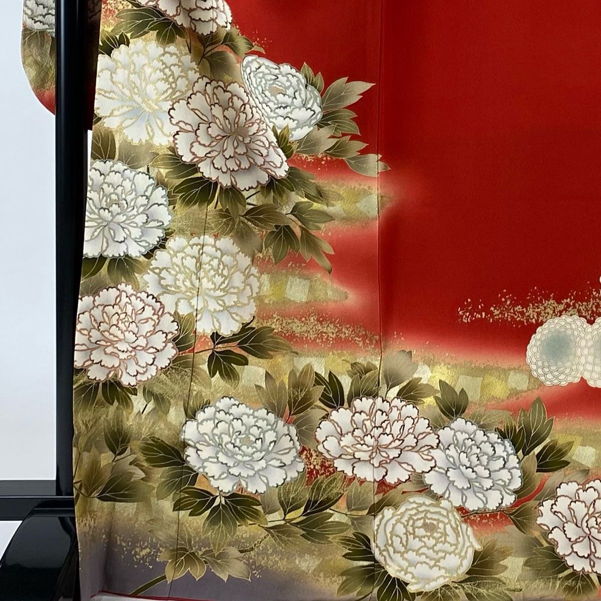 ポリエステル振袖 金彩 家紋 椿 身丈170cm ポリエステル振袖 豪華 金彩 紋意匠 椿 家紋 身丈171cm