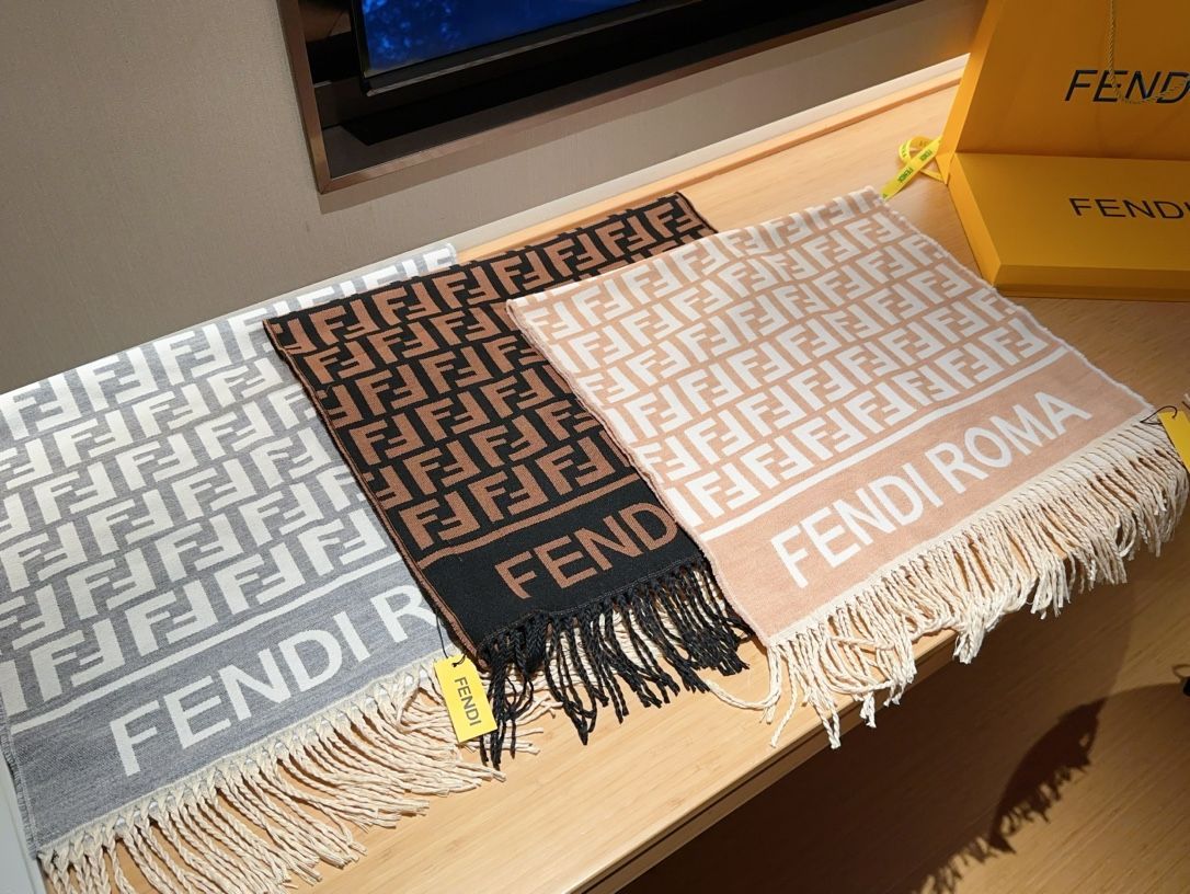 💰640 フェンティfendi 秋冬カシミヤマフラー サイズ50×180