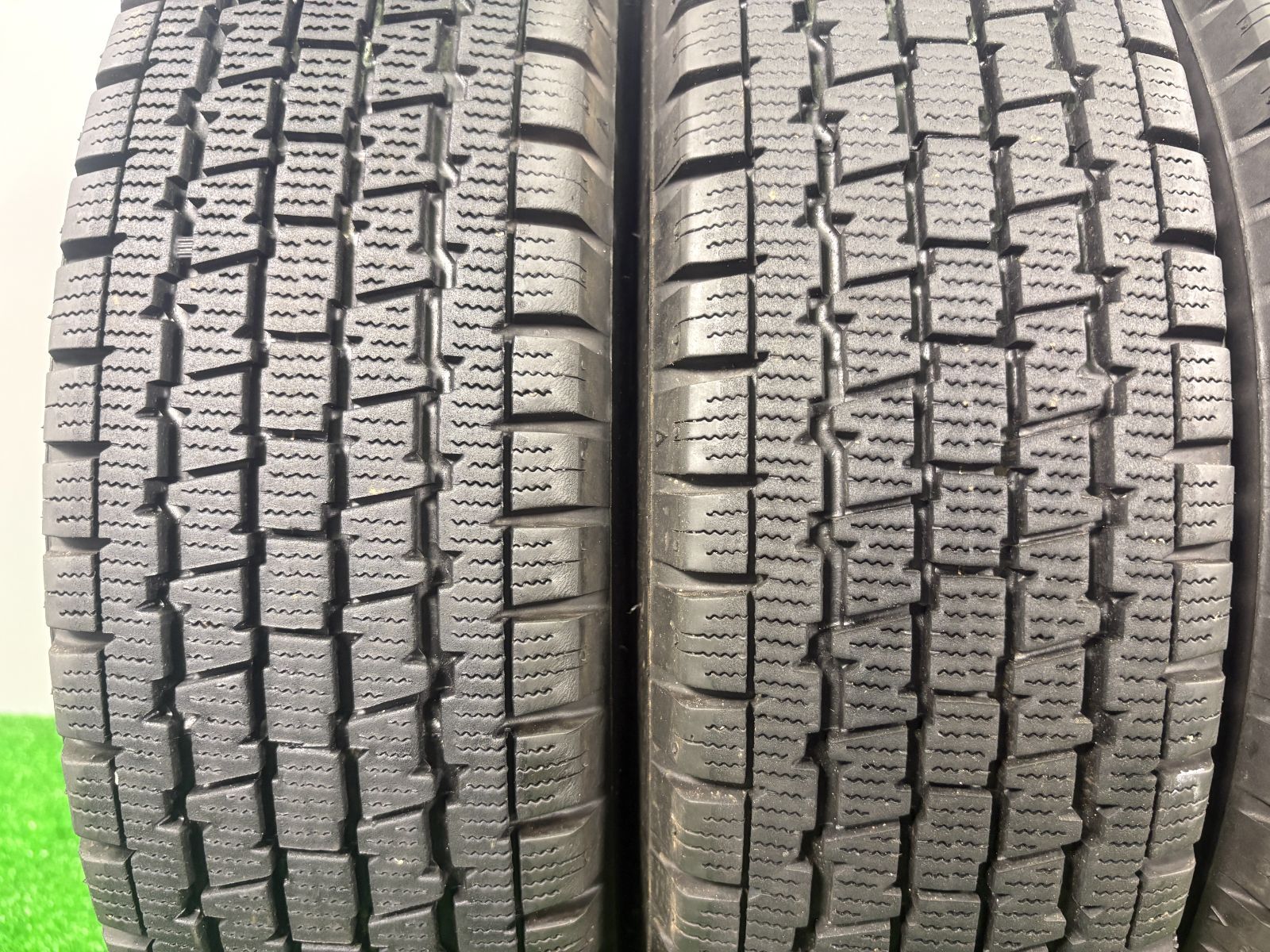 送料無料 145R12 LT 6PR ブリヂストン W300 2020年製 4本 冬タイヤ スタッドレス TA675