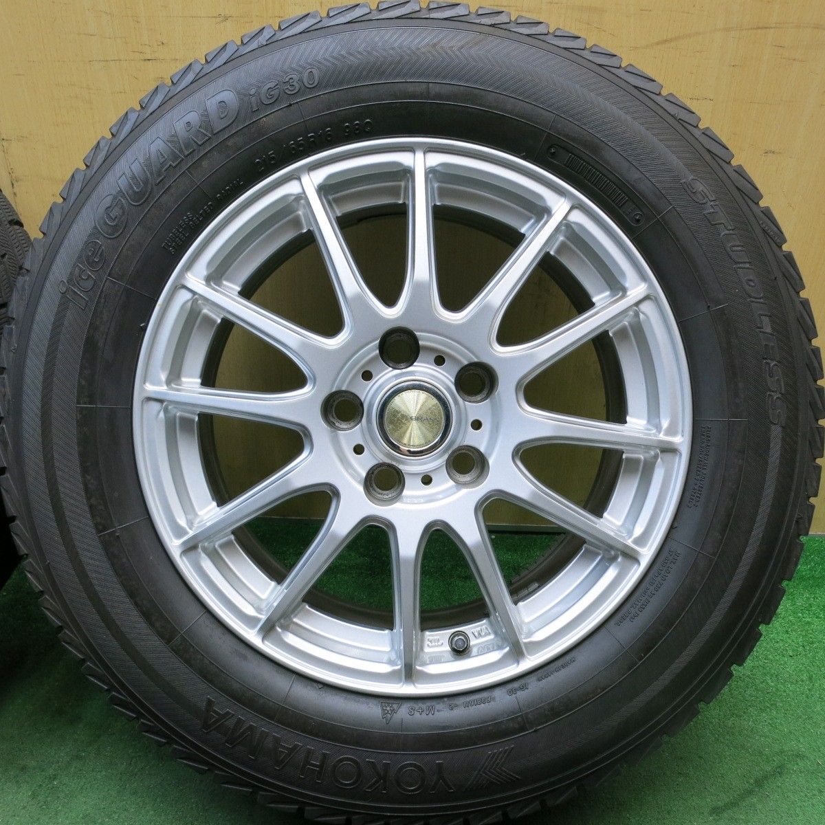 4本価格☆スタッドレス 215/65R16 ヨコハマ アイスガード iG30 GRASS 