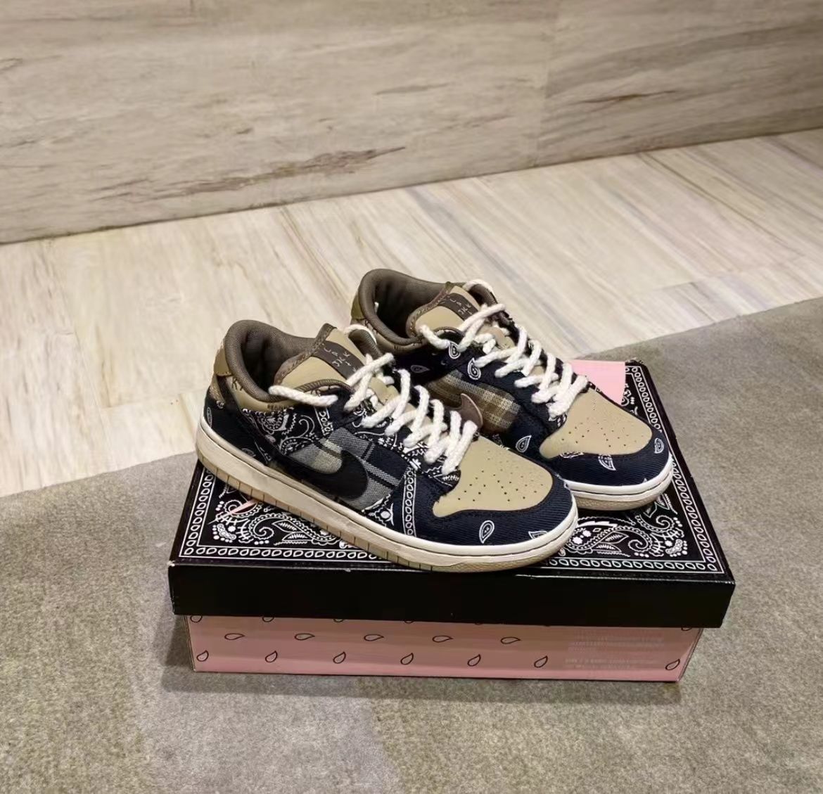 Travis Scott × Nike SB Dunk Low トラヴィススコット × ナイキ SB ダンク ロー スニーカー メンズ レディース