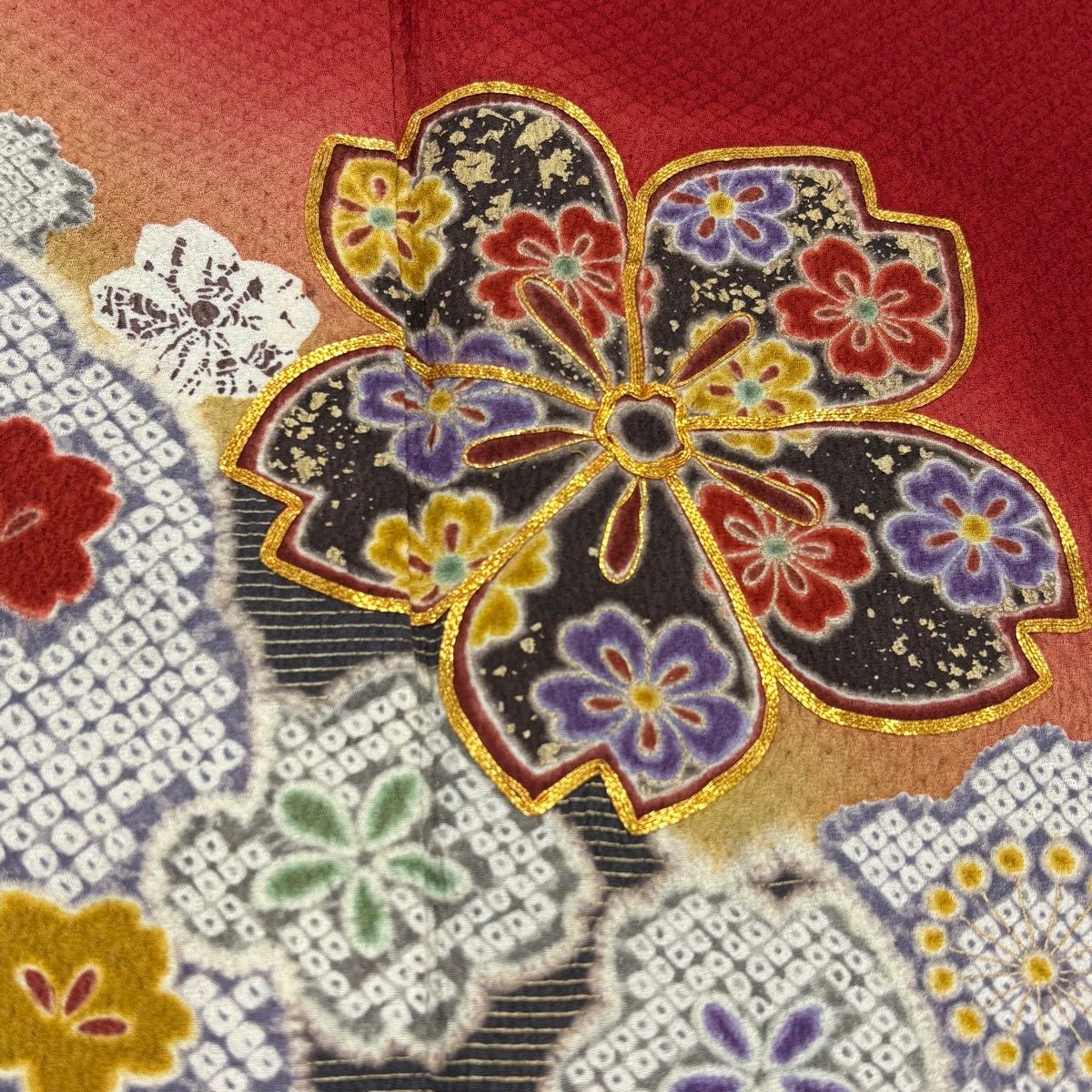 振袖 身丈159cm 裄丈66cm M 袷 雪輪 桜 金糸 金彩 赤 正絹 名品 【中古  