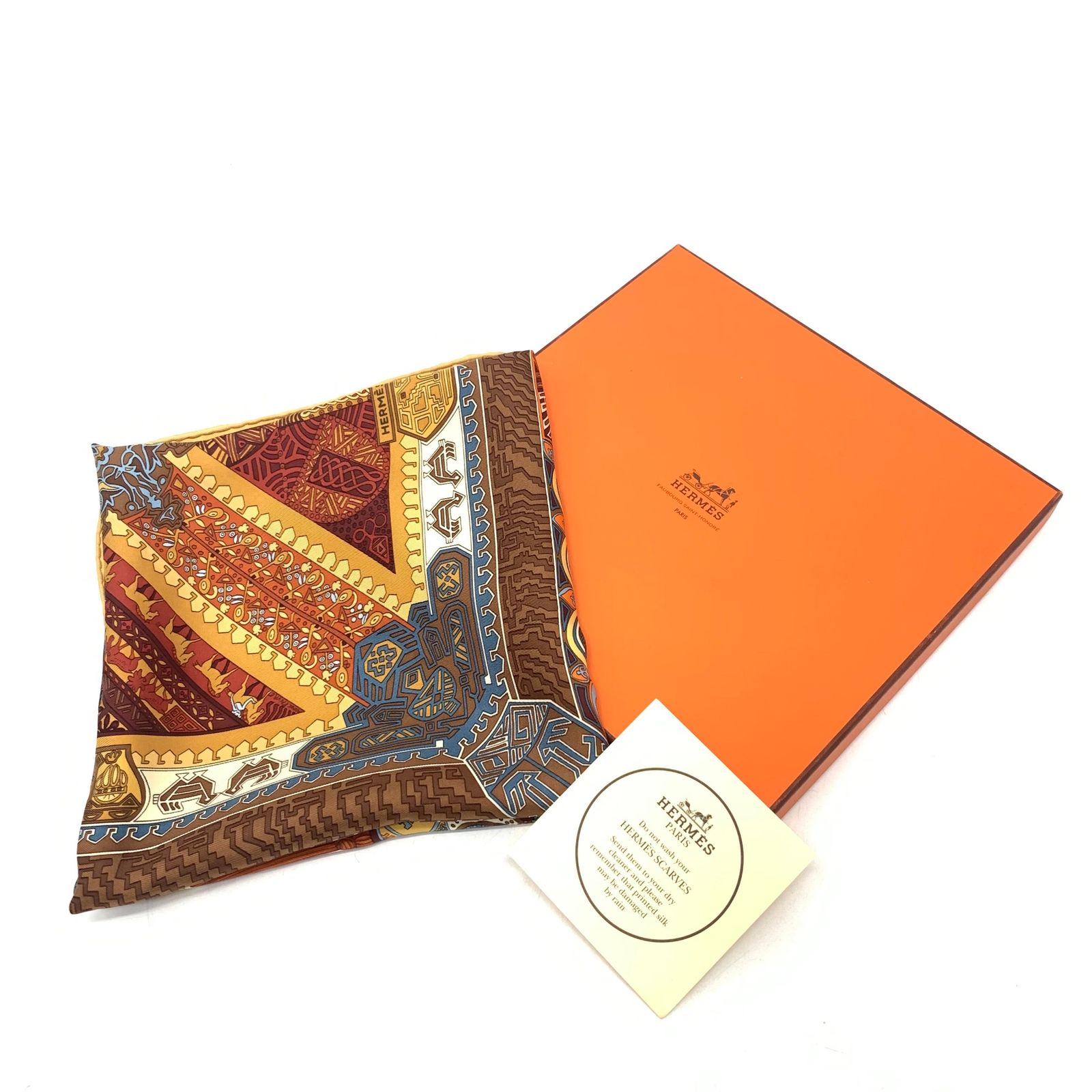 HERMES　空飛ぶ絨毯に乗って 　スカーフ カレ 90 楽天市場】エルメス カレ90 SUR UN TAPIS VOLANT 空飛ぶ絨毯に