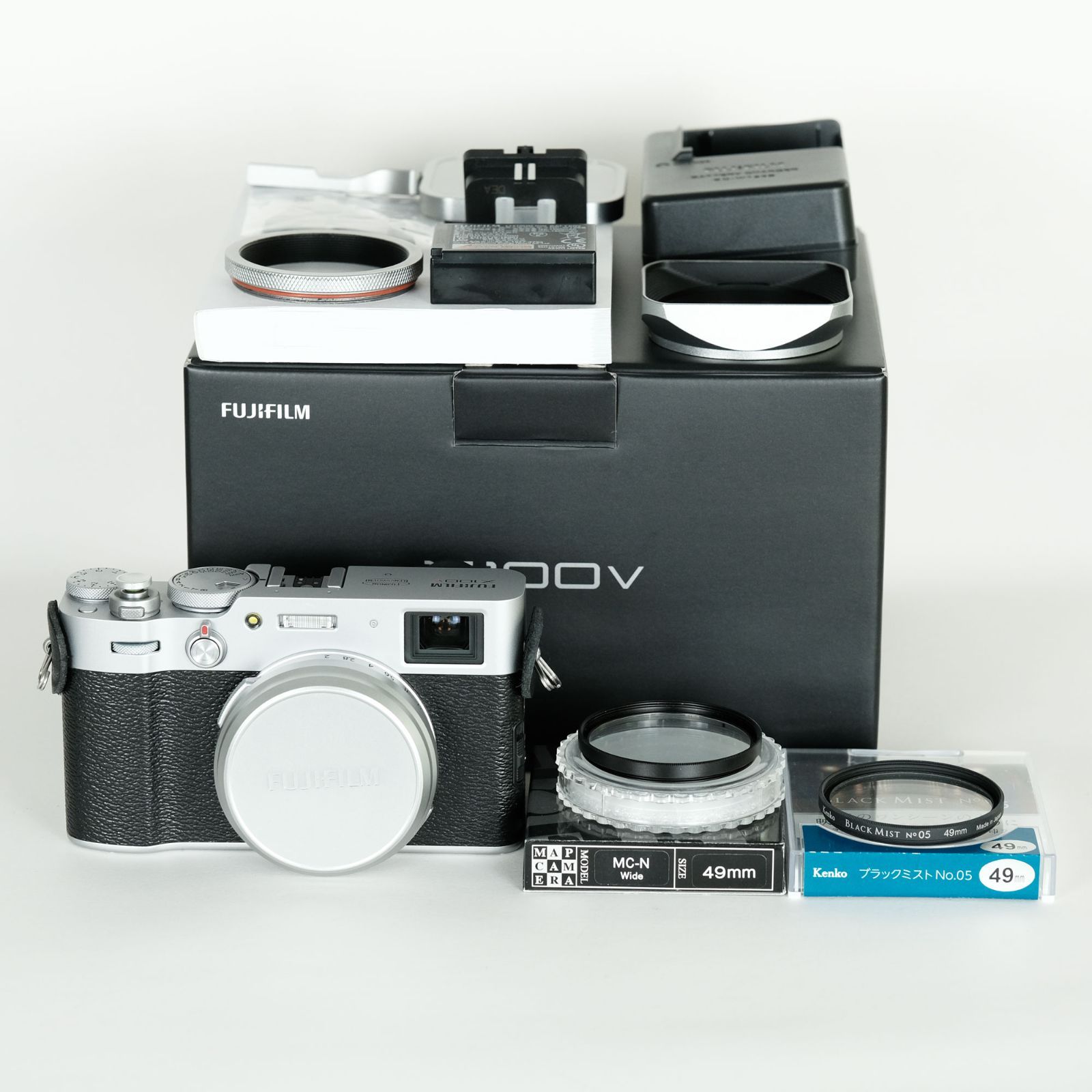 Fujifilm x100v 元箱付/シャッター数3,600回（cky様） FUJIFILM X100 VI (SILVER)