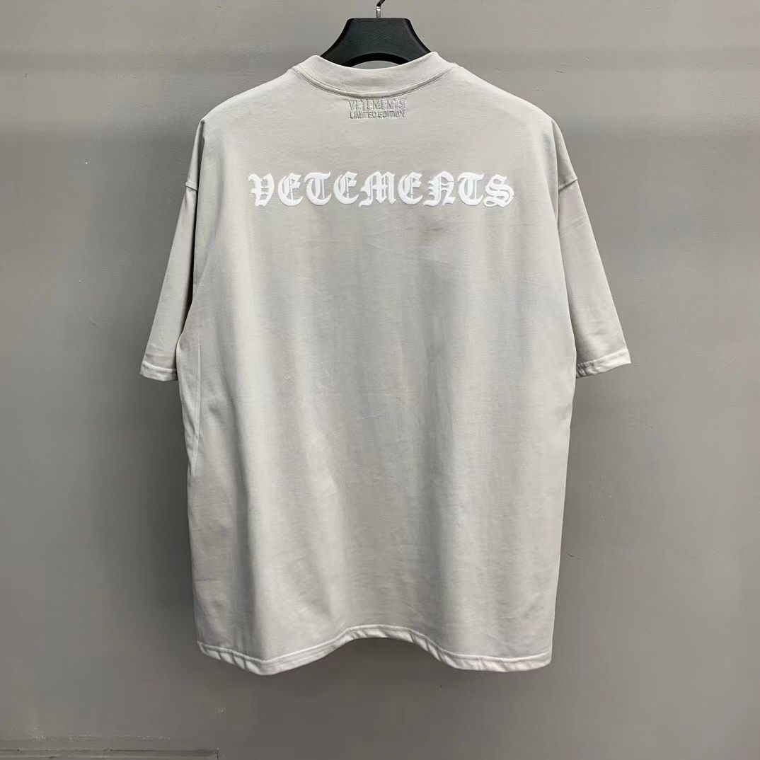 希少 VETEMENTS ヴェトモン 半袖 Tシャツ TEE  ZUDO1