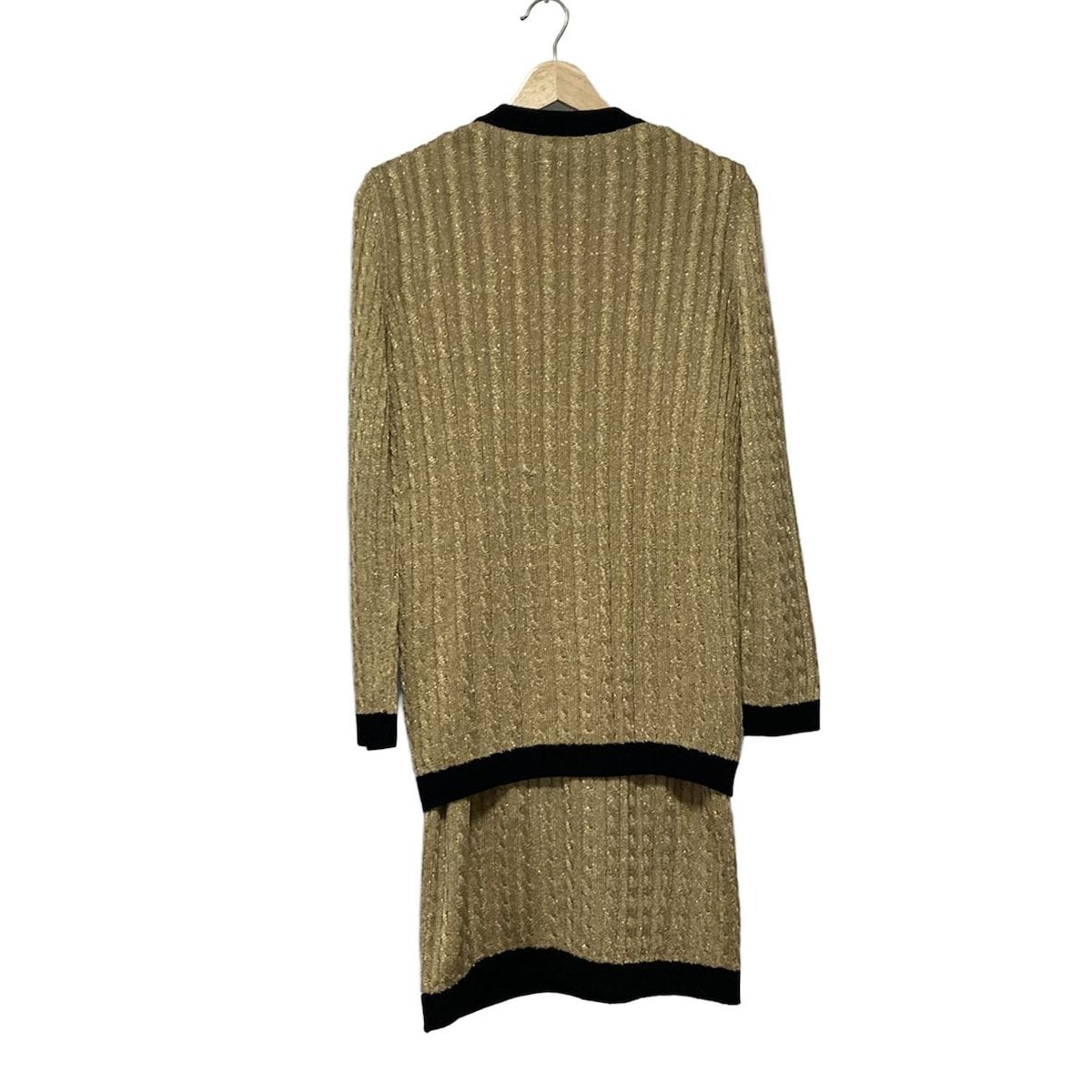 MOSCHINO モスキーノ ワンピースセットアップ レディース - ゴールド×黒 ニット