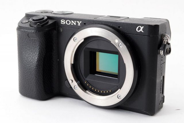 【美品】SONY ソニー ミラーレス一眼レフカメラ α6300 ズームレンズSEL18135付 812107205 ソニー SONY α6300 ILCE-6300 ボディ ブラック ミラーレス 一眼レフ