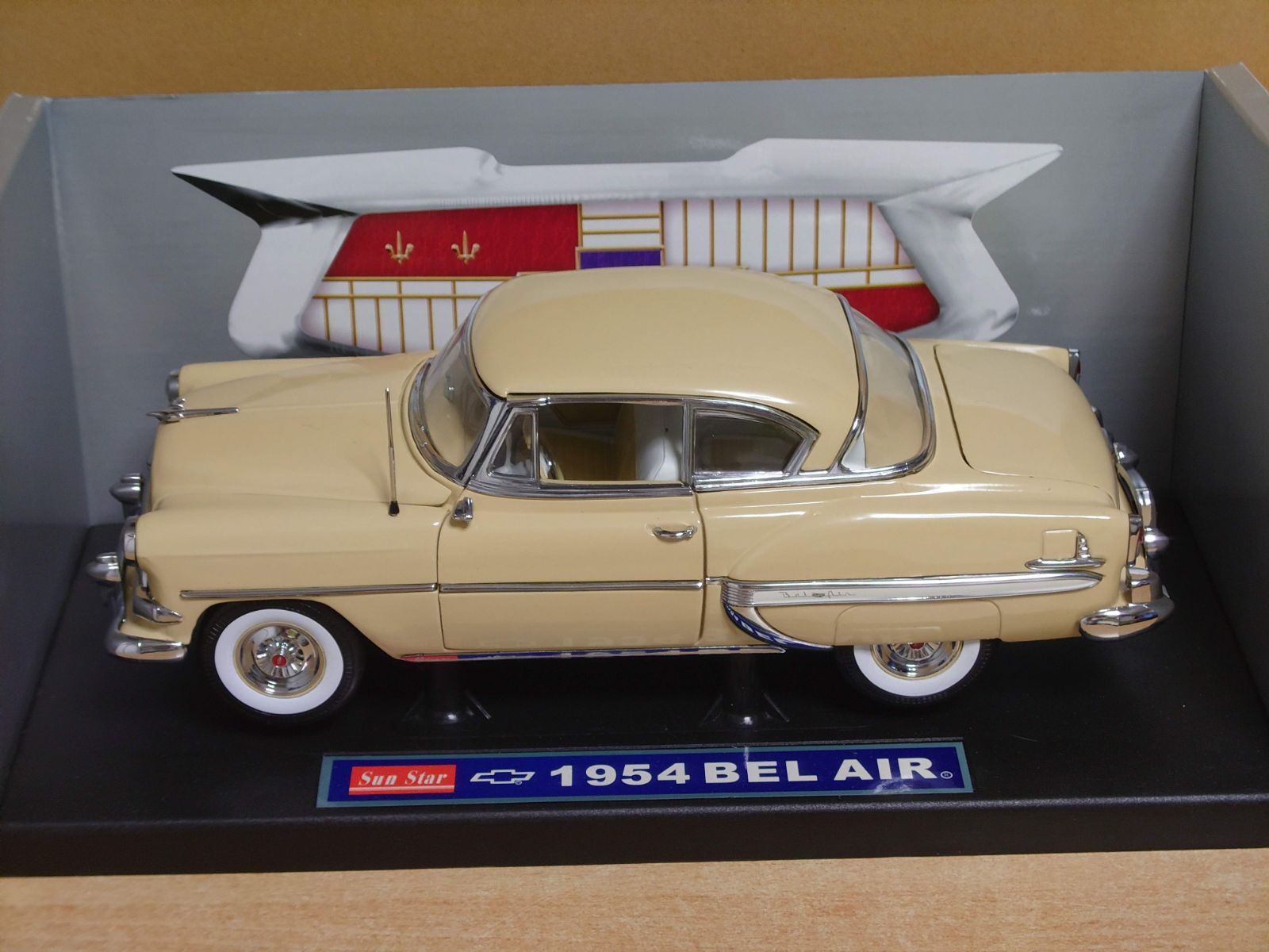 1/18 シボレーベルエア Bel Air 1954ダイキャスト製ミニカー 中古 1/18 シボレーベルエア Chevrolet Bel Air Hard Top 1954