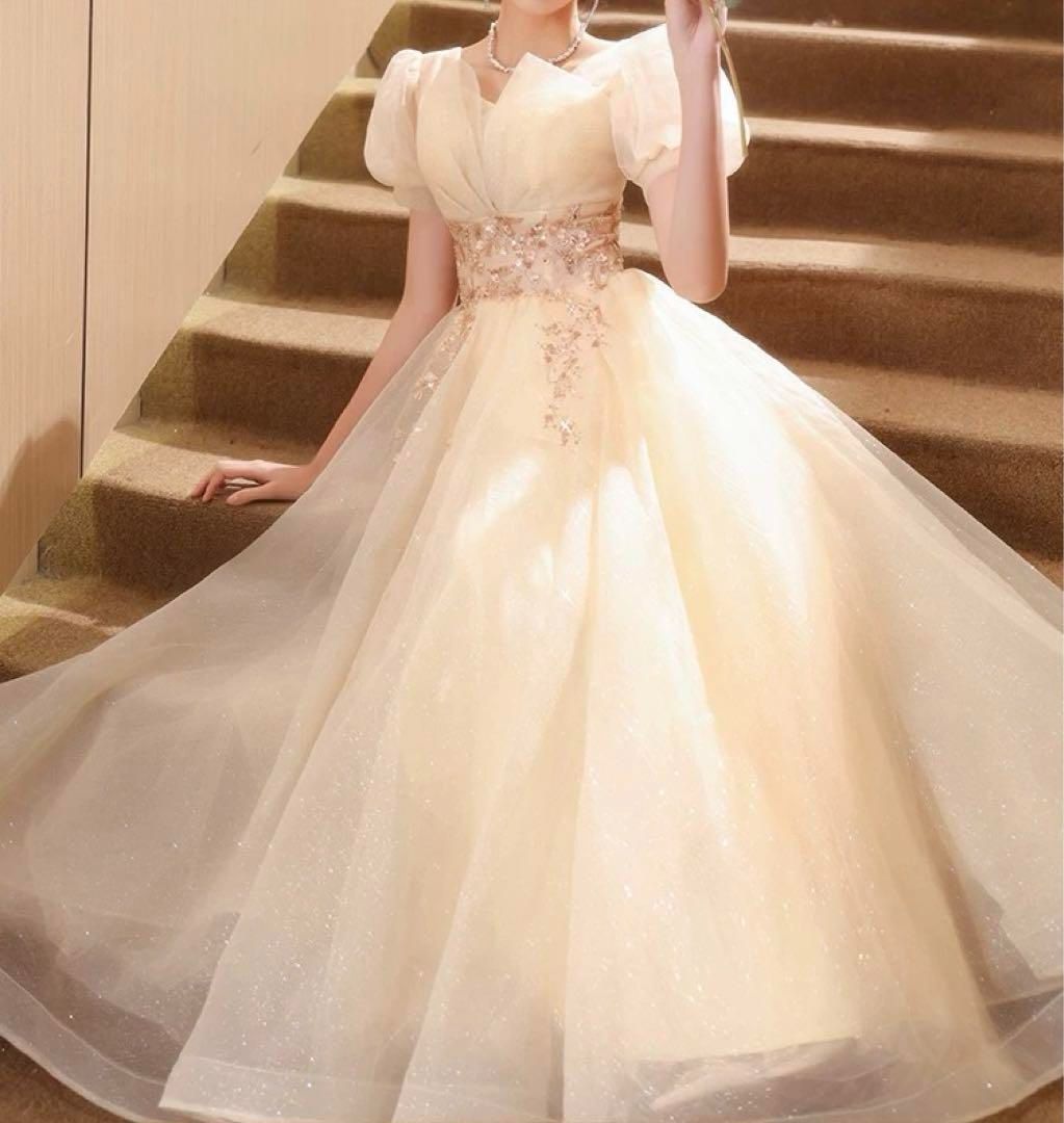 レディースファッション 小花柄の様なデザインが