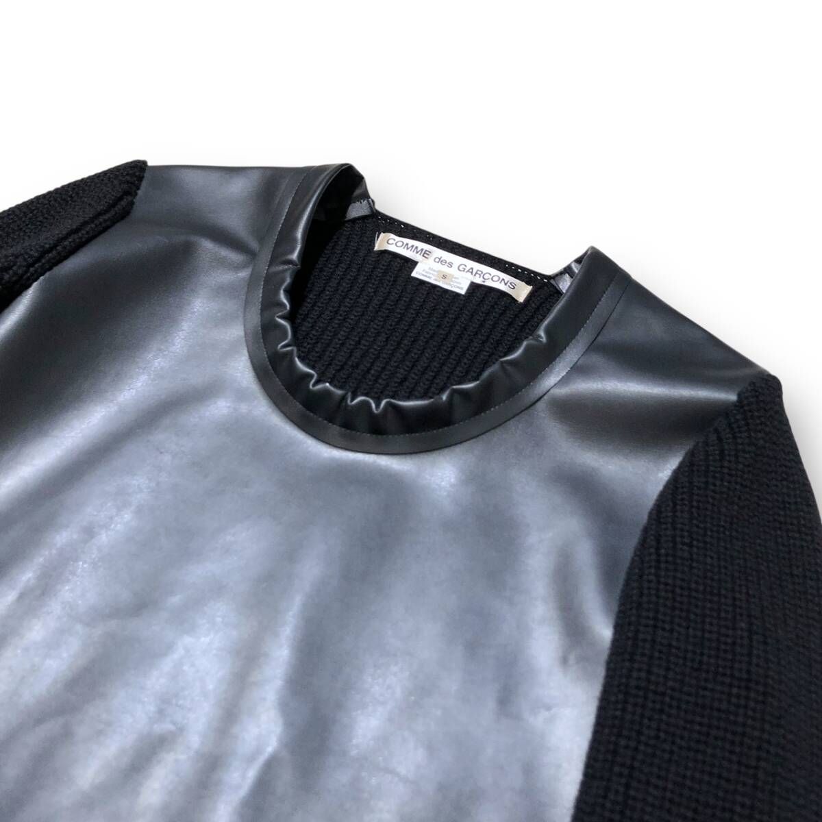 2024秋冬コムデギャルソン大人気フェイクレザー使用ニット新品タグ付き 2024秋冬コムデギャルソン大人気フェイクレザー使用ニット新品