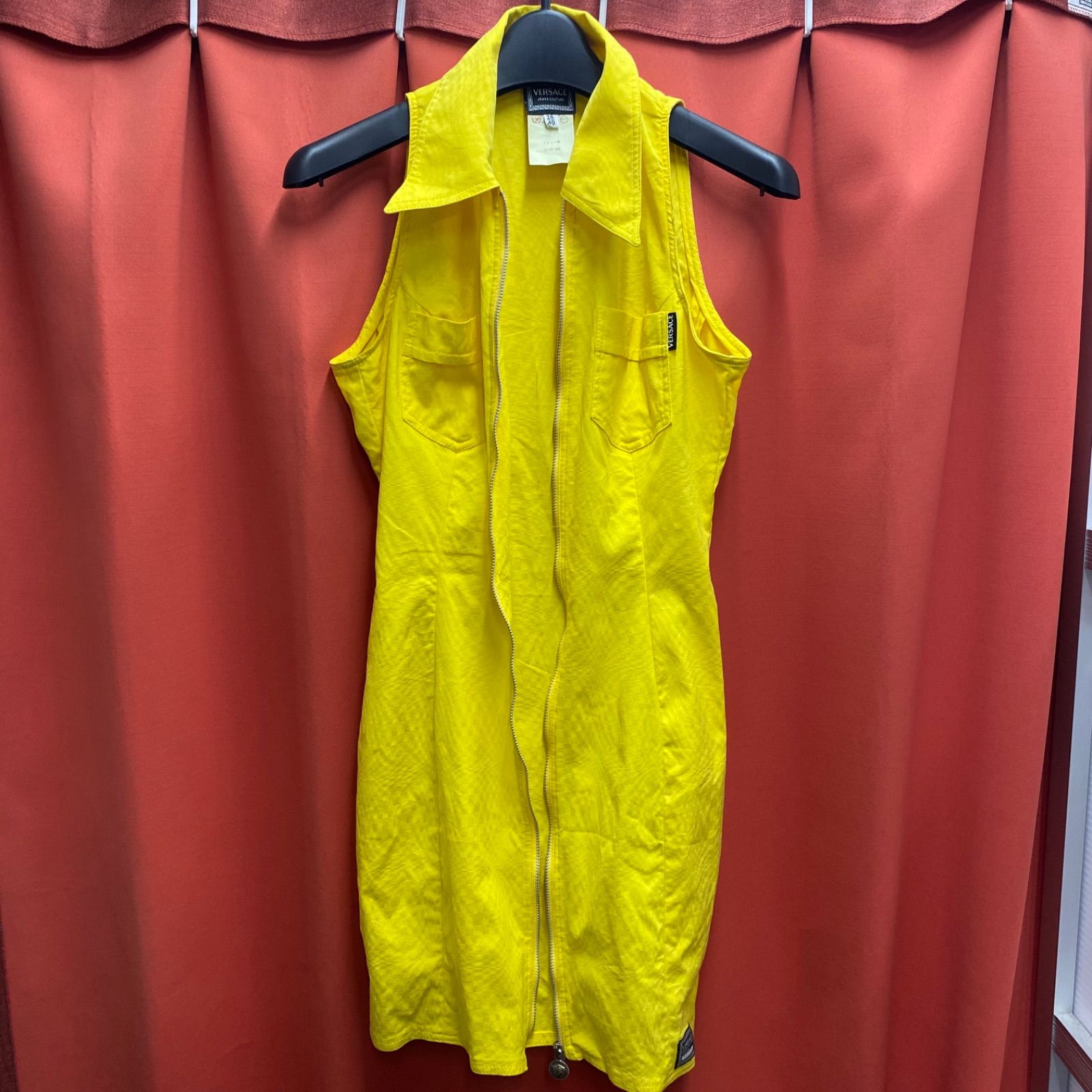 VERSACE ヴェルサーチ ヴェルサーチェ ノースリーブ ワンピース イエロー系 イタリア製 26 40 サイズ
