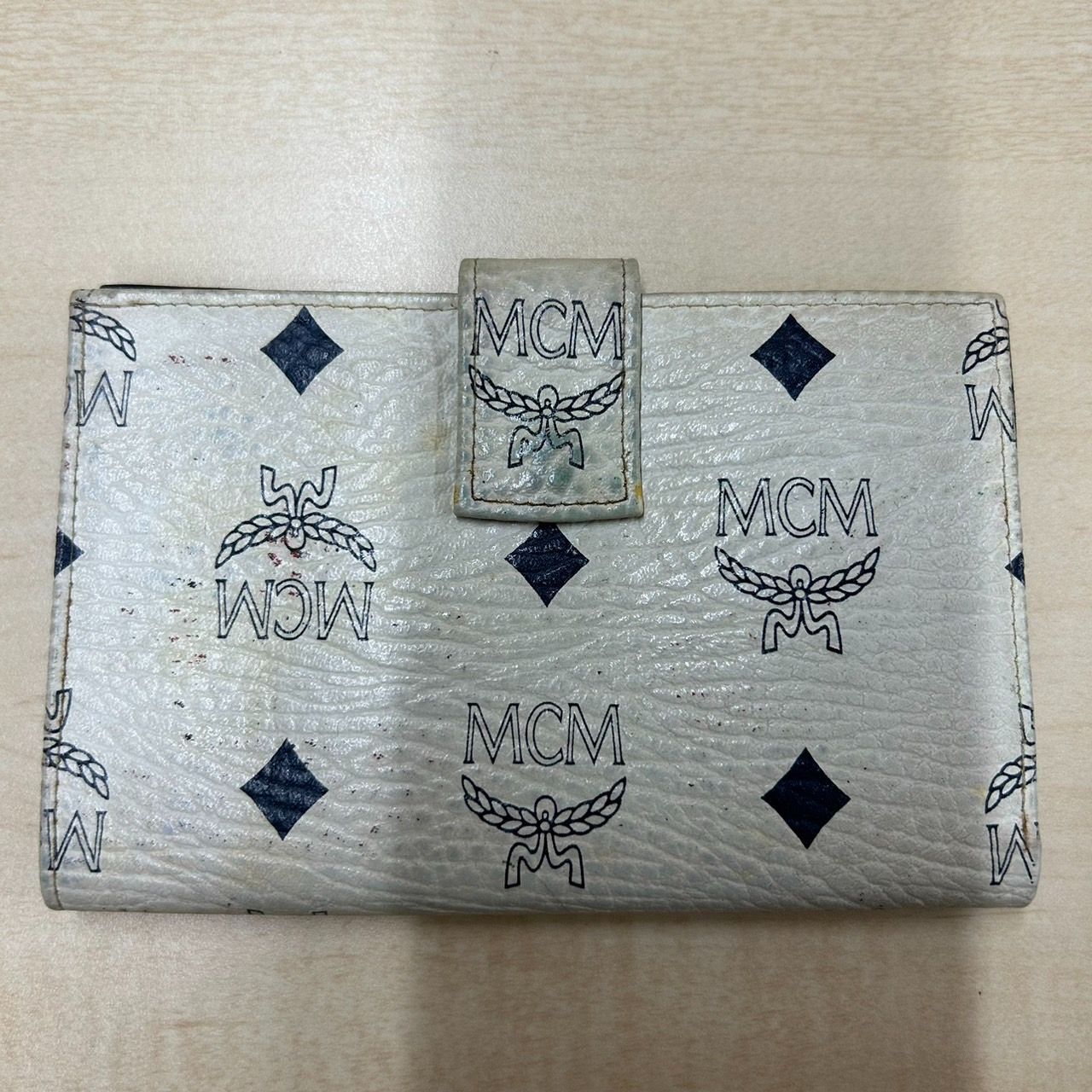 MCM】レザー 二つ折り財布 コインポケット付き メンズ&レディース MCM