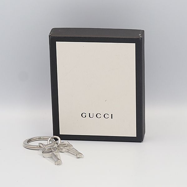 GUCCI　グッチ　シルバーキーリング　新品未使用 箱付き 美品 グッチ キーホルダー/キーリング Gロゴ 鍵 シルバー