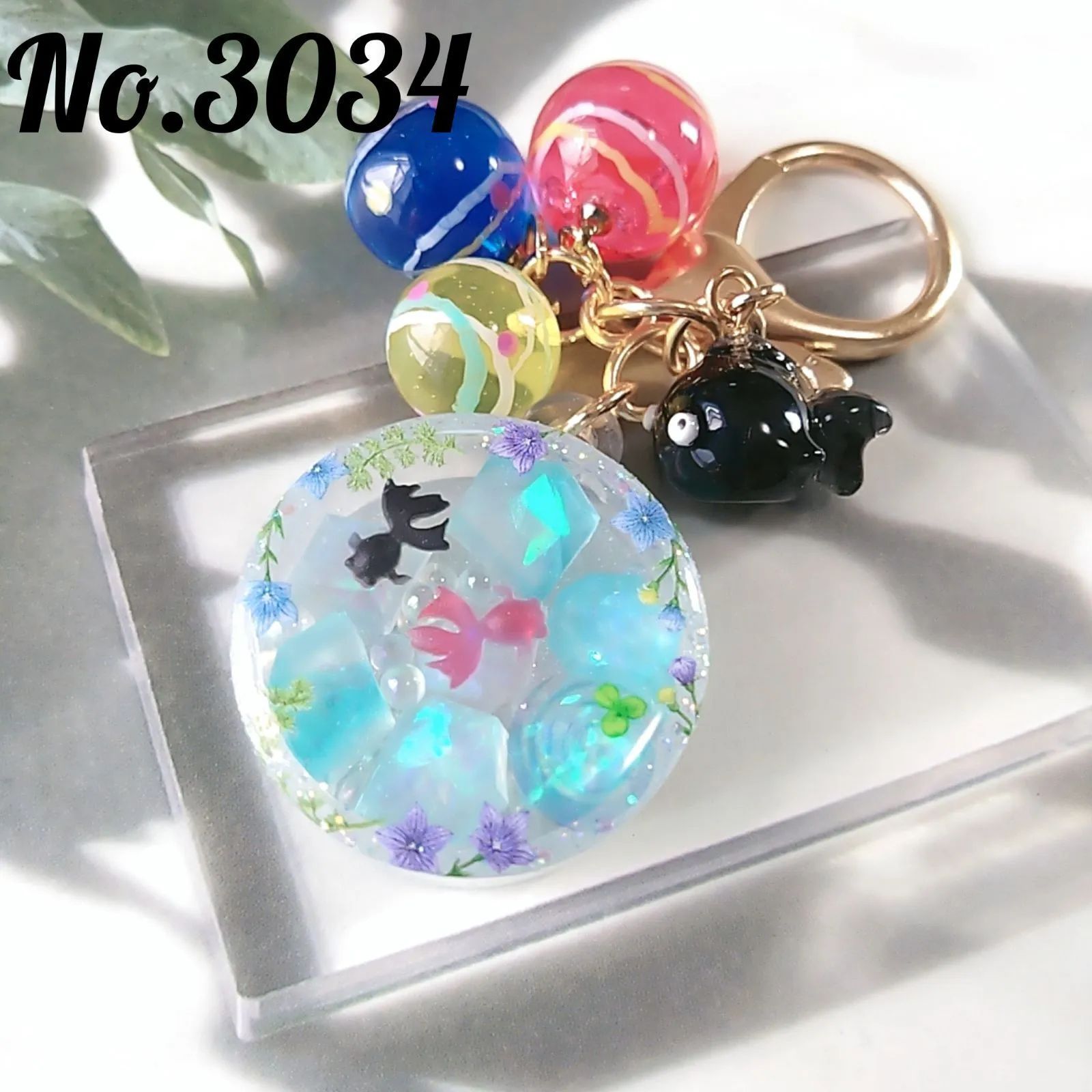 No.3034 金魚の琥珀糖 シャカシャカキーホルダー - メルカリ No.3034 金魚の琥珀糖 シャカシャカキーホルダー - メルカリ