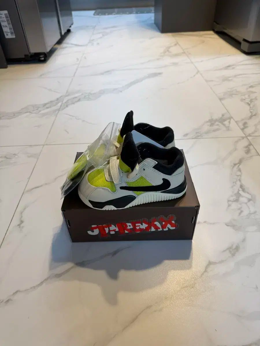 160 ジョーダン X トラヴィス スコット ジャンプマン