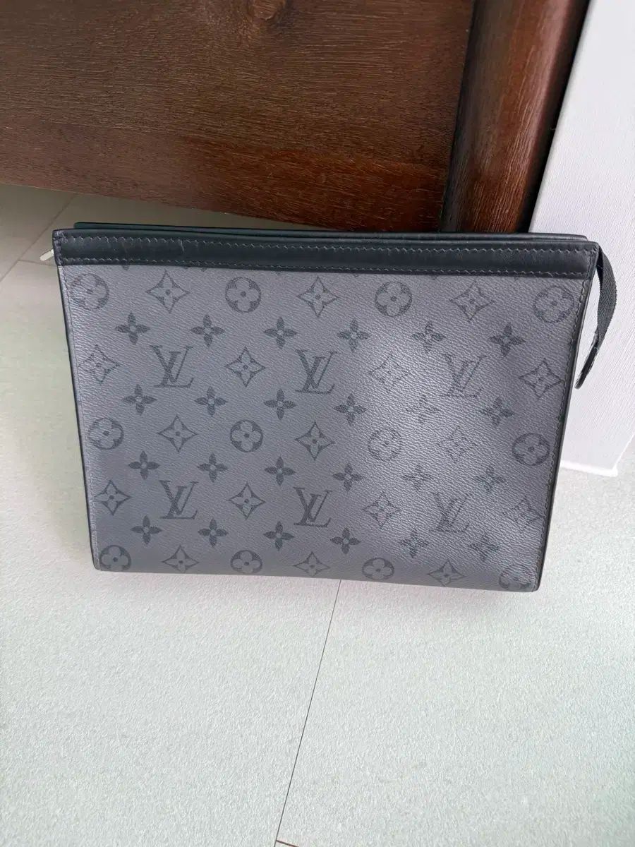 Louis Vuitton ルイヴィトン リバース ポシェット ヴォヤージュ