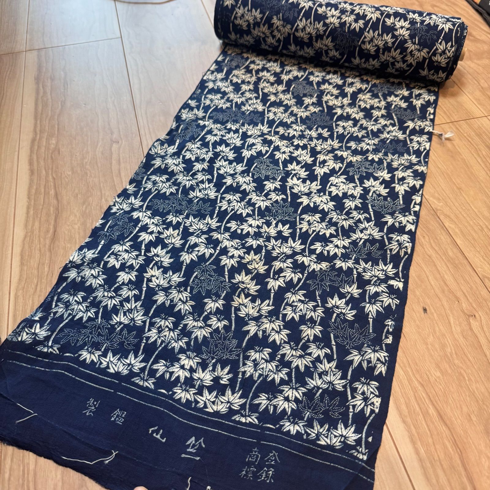 浴衣 竺仙 綿縮 反物 本染 注染 型染 シンプル 白 濃紺 セミアンティーク