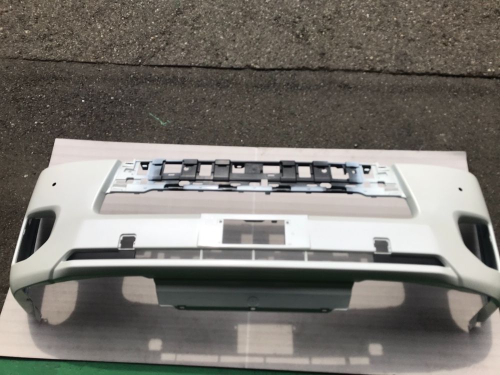 引き取り限定】 トヨタ純正 ハイエース フロントバンパー 52119-26975