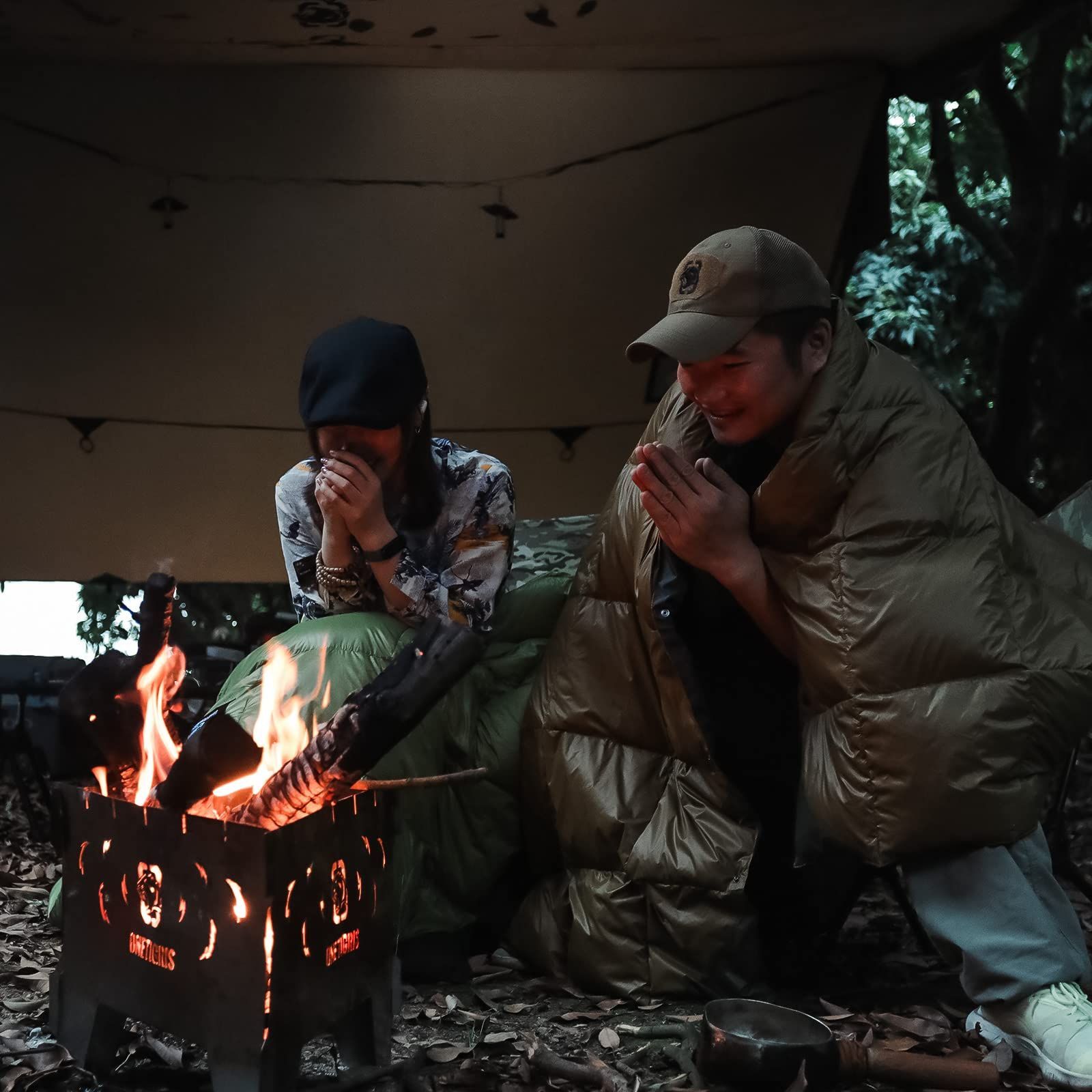 アウトドア 撥水加工 8~25℃に対応 軽量 春夏秋用 車中泊 キャンプ掛け布団 シングルシュラフ 140cm X 収納袋付き 200 ダウンブランケット OneTigris