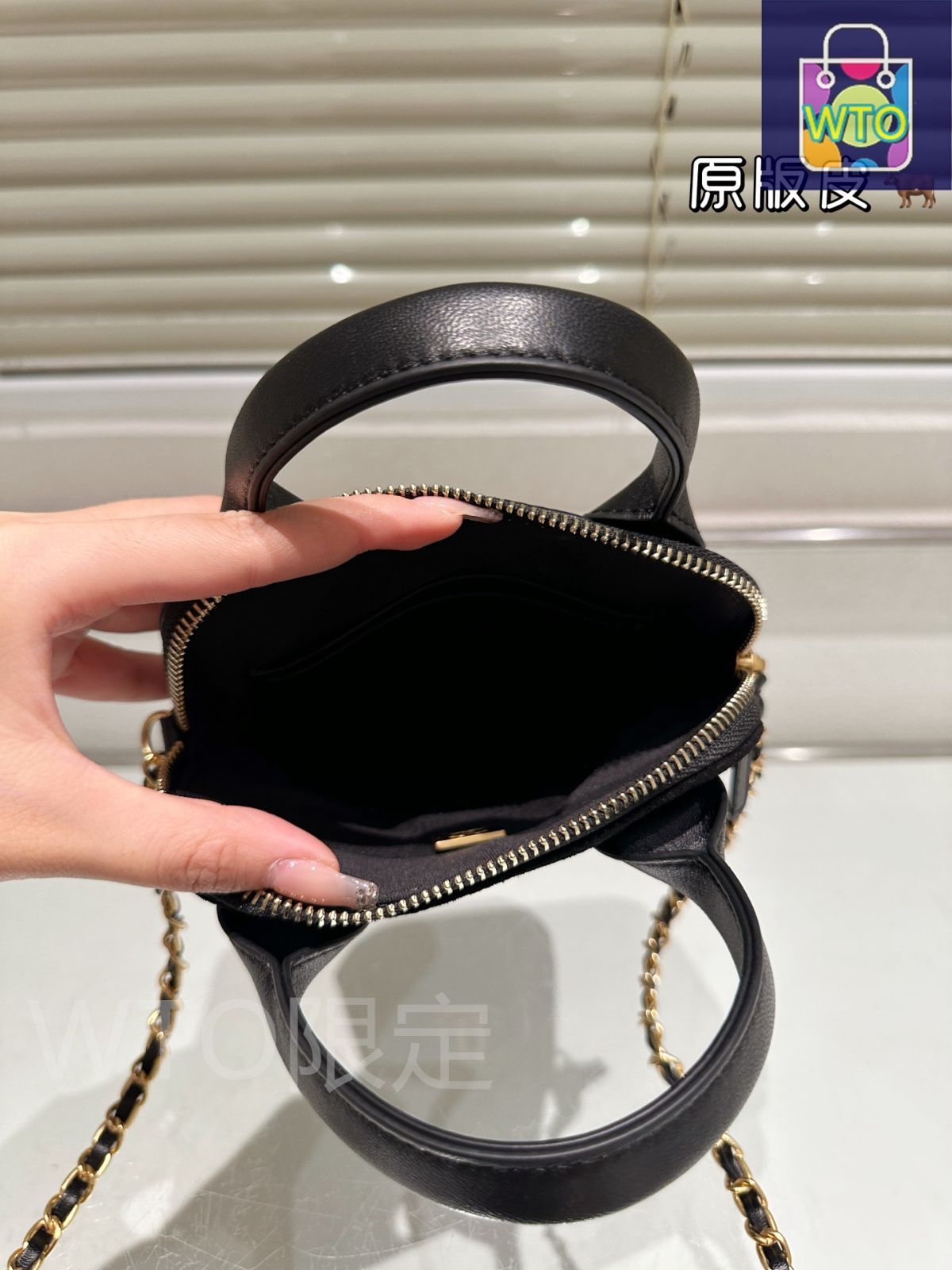 【遊び心ある美フォルム】CHANEL シェル型ショルダーバッグ 遊び心ある美フォルム】CHANEL シェル型ショルダーバッグ