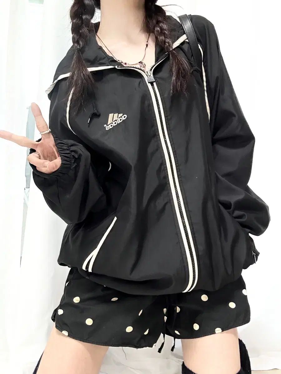 adidas アディダス 90s ベージュロゴ 黒 ウインドブレーカー