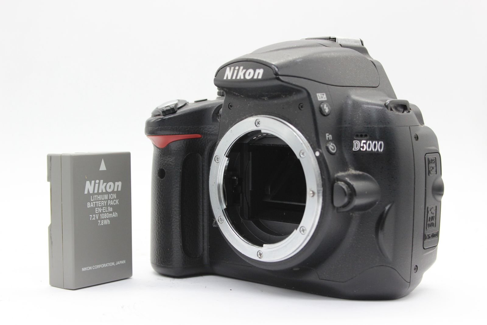 デジタル一眼ジャンク品　Nikon D5000 レンズ、バッテリー2個付き