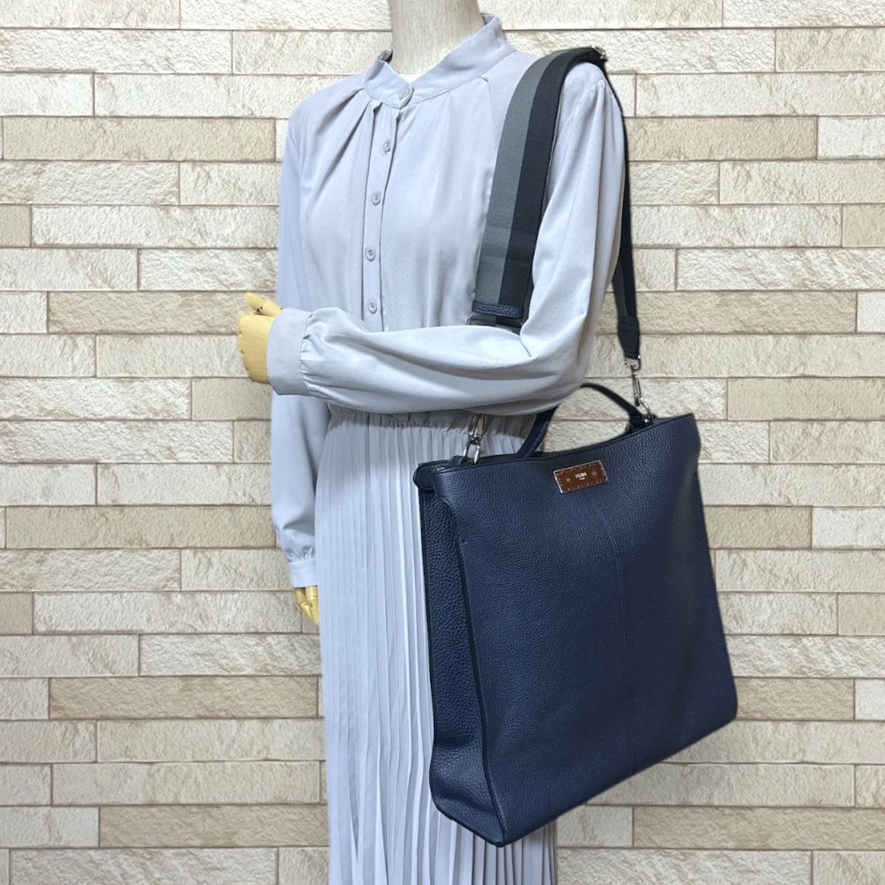 フェンディ ピーカブー エックスライトフィット トートバッグ レザー