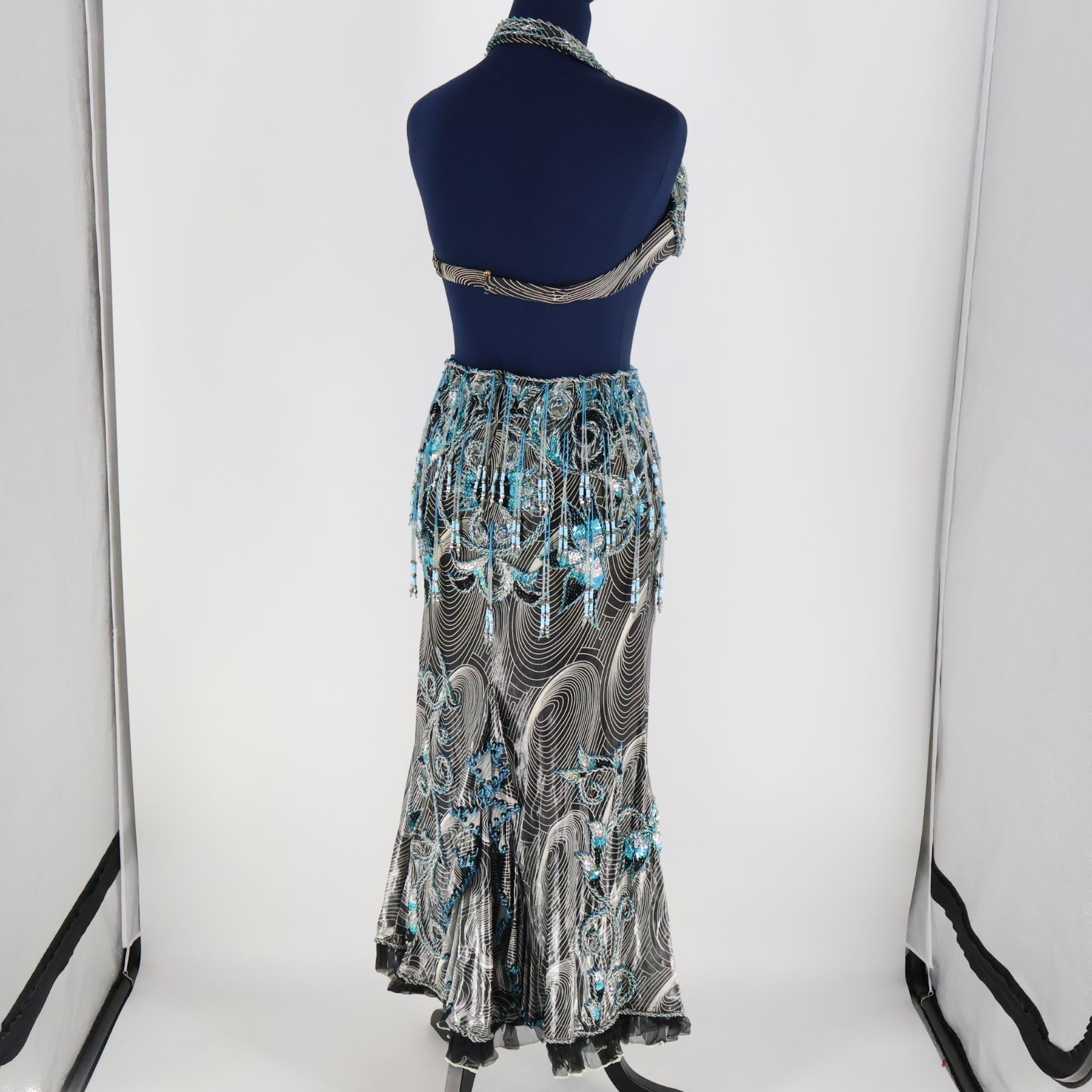 ベリーダンス用 オリエンタル衣装】ブラック×ホワイト×水色 ビーズ