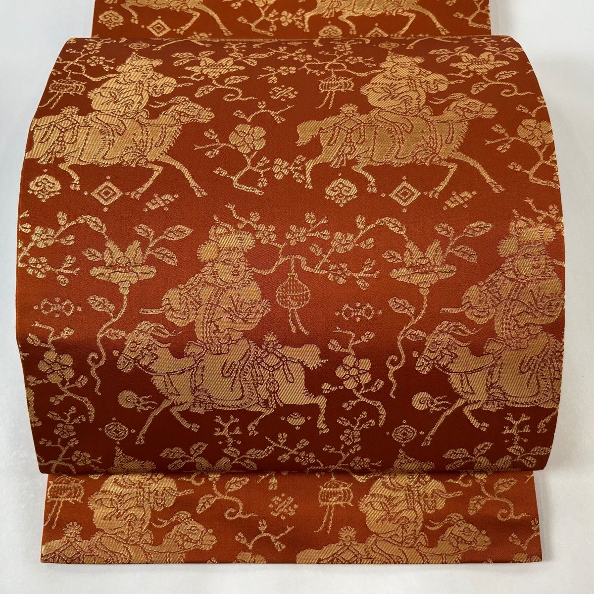 袋帯 龍村晋 落款 胡服遊行錦 人馬 枝花 箔 赤茶 正絹 袋帯 美品 逸品 龍村晋 落款 胡服遊行錦 草花 箔 赤茶 全通 正絹