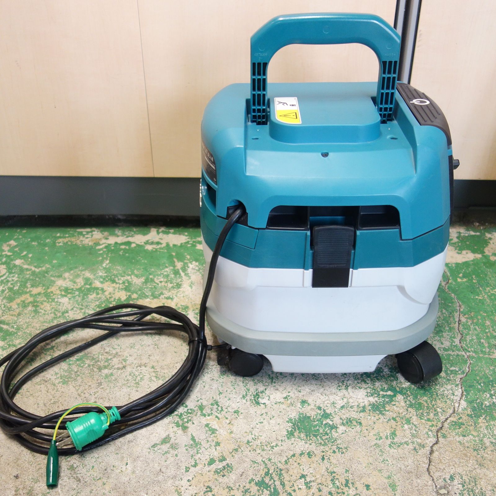 送料無料] ☆マキタ 100V 乾式 粉じん 専用 業務用 集じん機 VC0830 