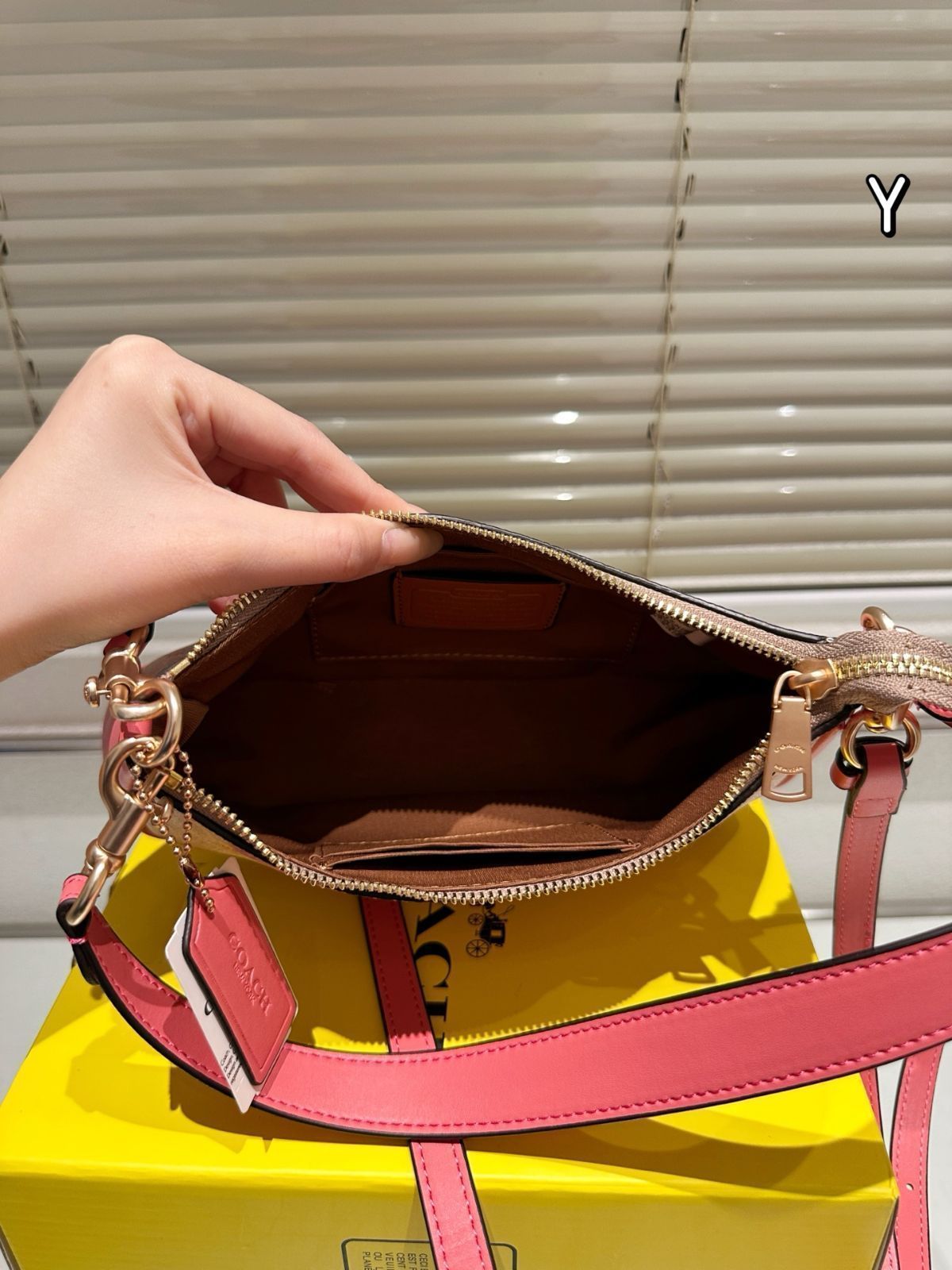 今日特価】COACH Teri ショルダーバッグ（アンダーアーム