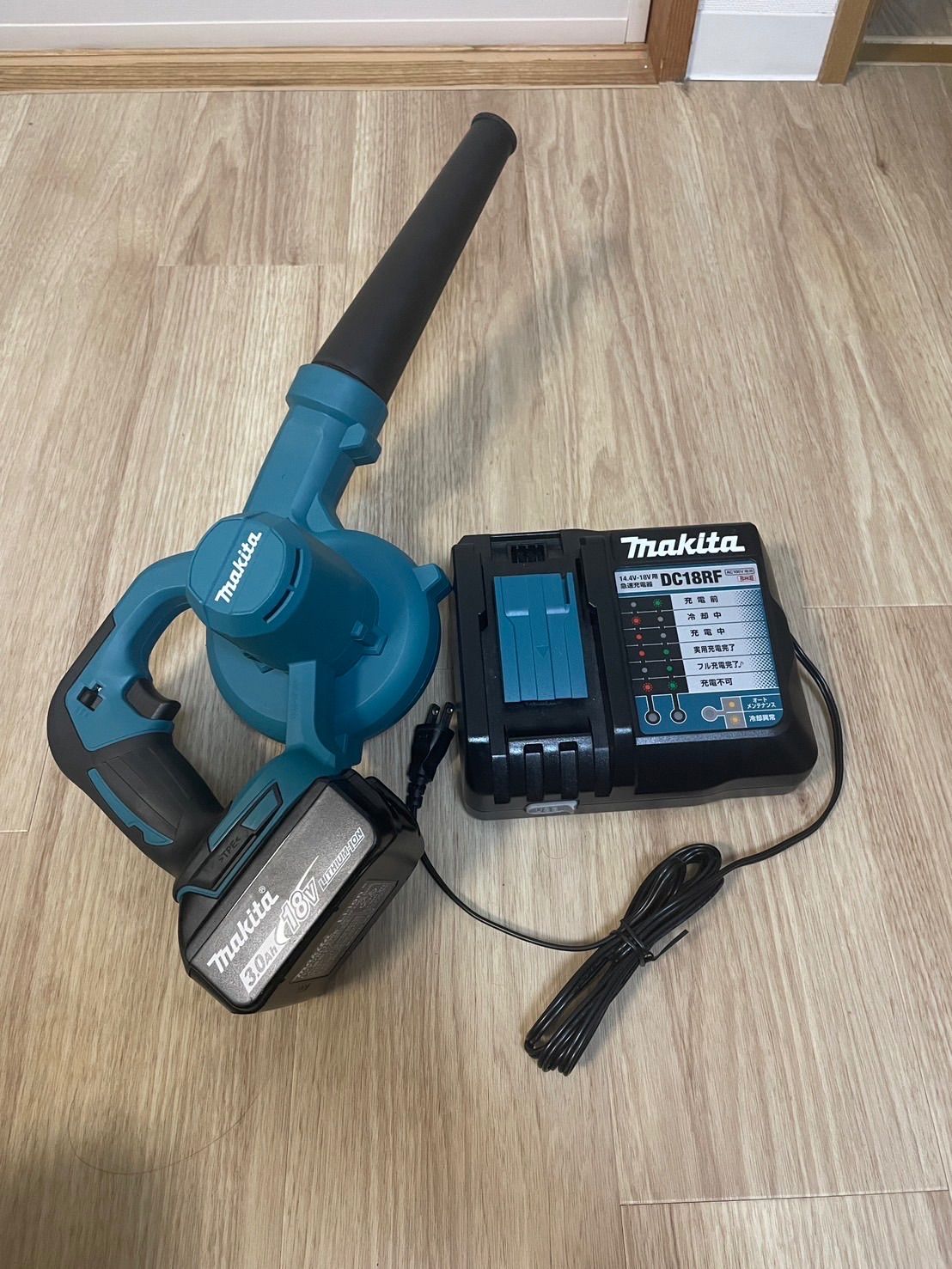 美品☆マキタ☆makita☆コードレス背負い集じん機☆VC260D からし