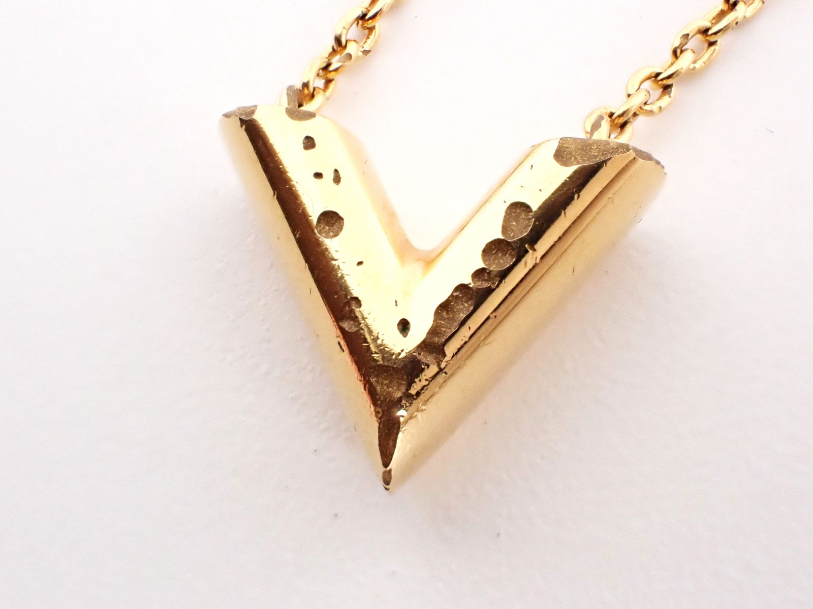 ルイヴィトン　ネックレス・エセンシャル V【美品】 LOUIS VUITTON ルイヴィトン ネックレス エセンシャル V ラッピング