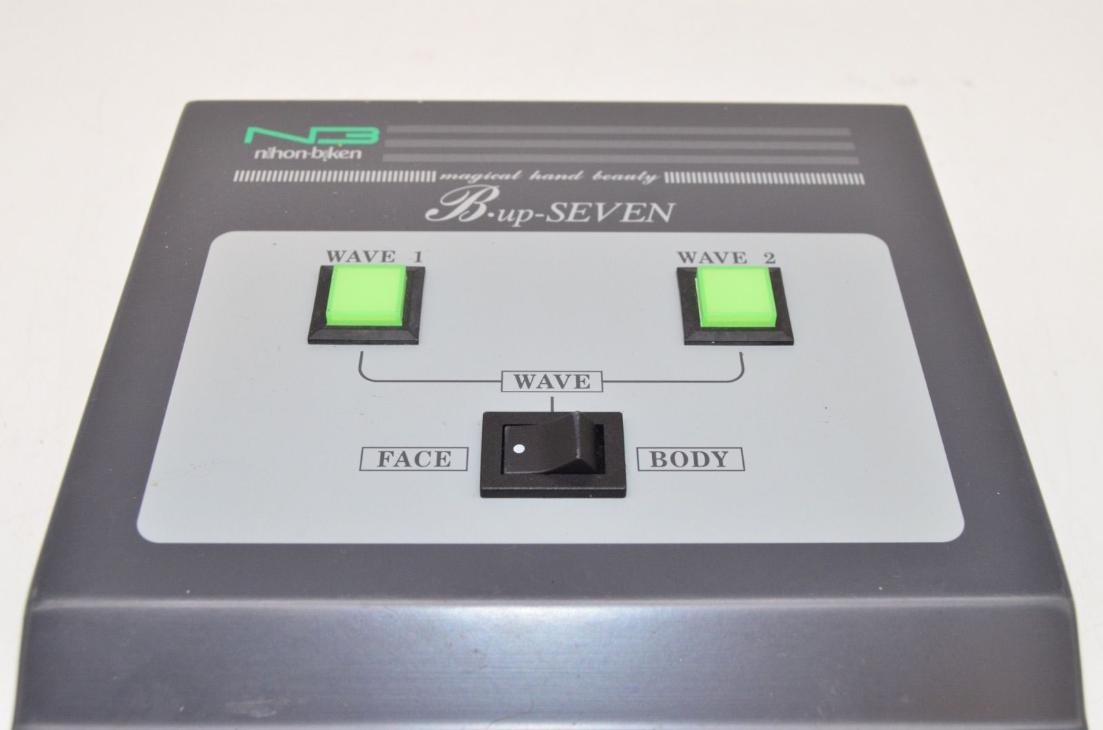 良品 動作確認済み】 エストロワ 美顔器 Bu,p SEVEN ビュップセブン