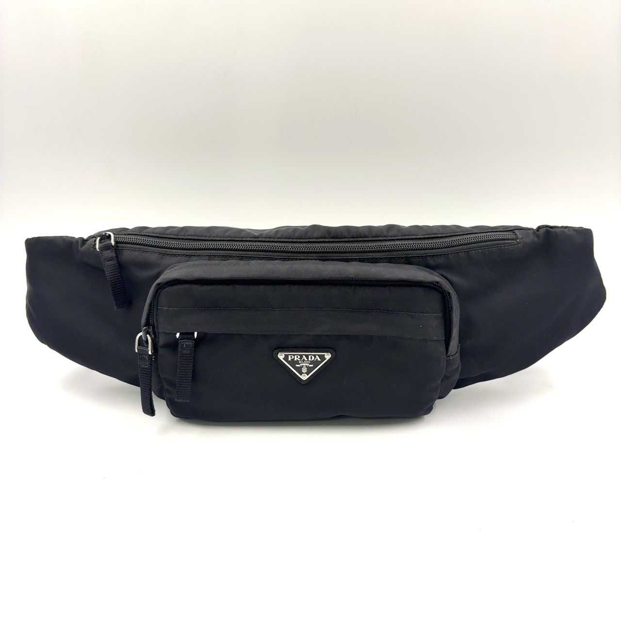 PRADA 三角ロゴ ナイロン ブラック ボディバッグ シルバー ２VL005