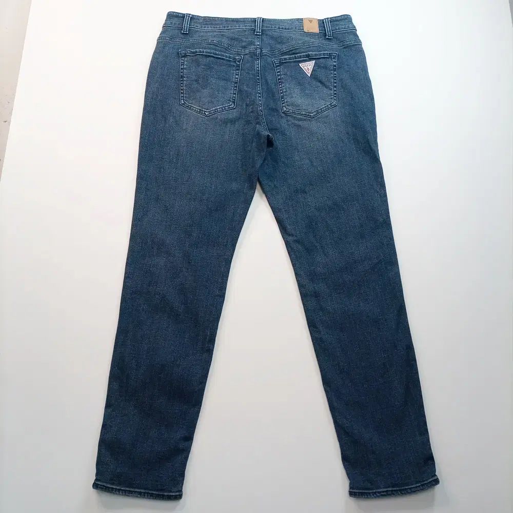 【雷市場（ポンジャン）商品韓国直送】 GUESS(ゲス) デニム サイズ 34 ストレッチ ウォッシング テーパードジーンズ メンズ デニムパンツ A3358