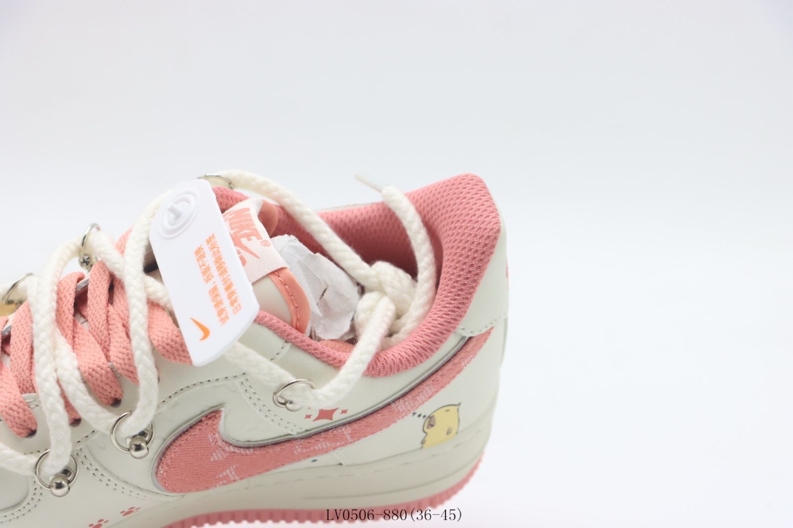 NIKE