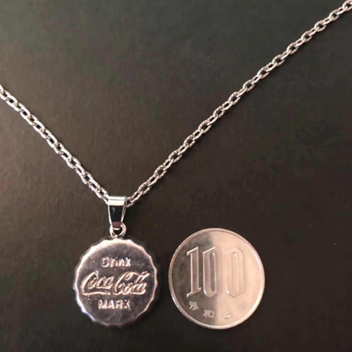 シルバーカラーのコカコーラの王冠のネックレス☆商品説明必読 - メルカリ