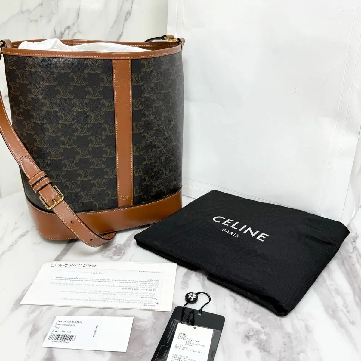 ミディアム 付属品完備 Celine セリーヌ トリオンフ バケットバッグ